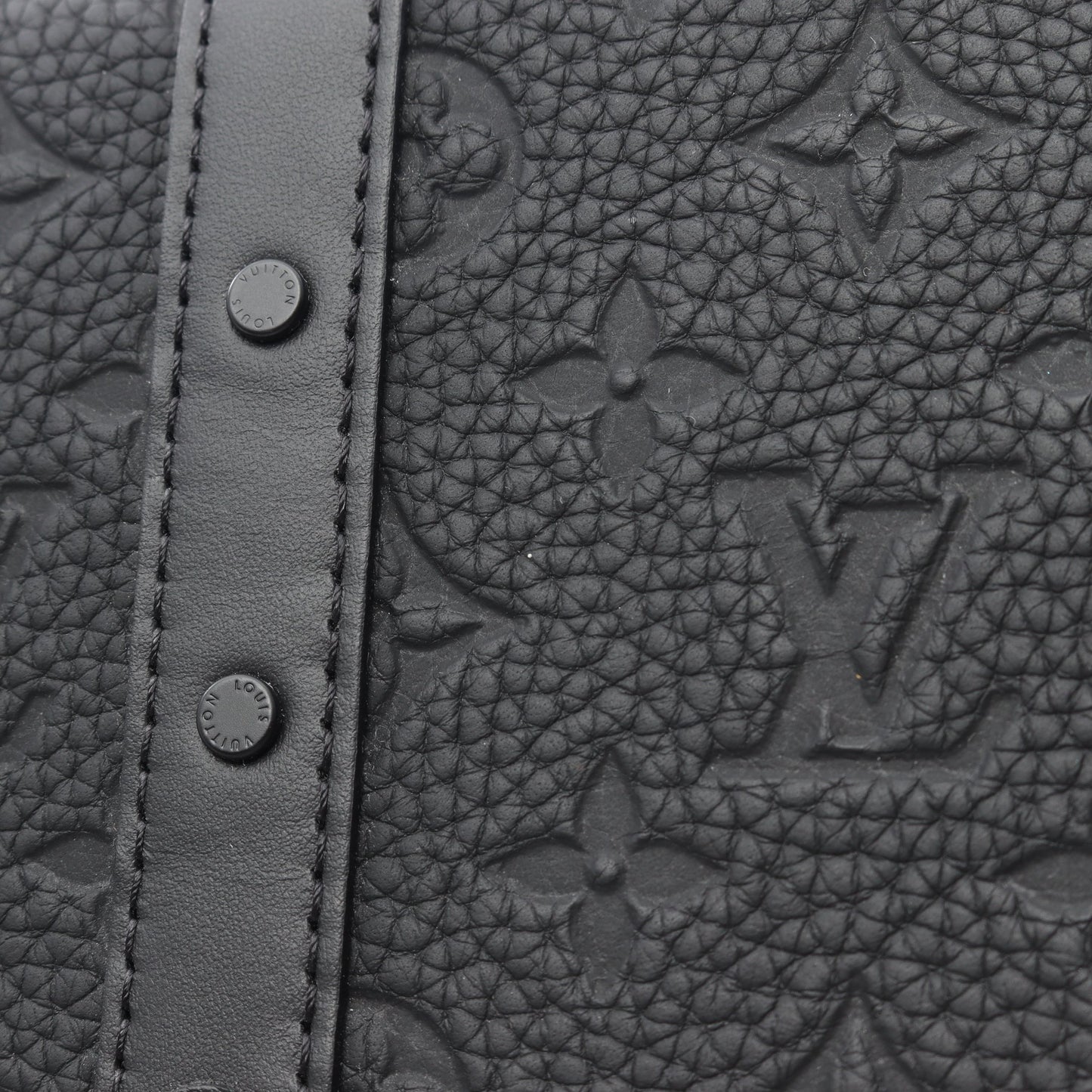 トランク メッセンジャーPM トリヨンモノグラム ショルダーバッグ トリヨンレザー ブラック ルイヴィトン バッグ LOUIS VUITTON