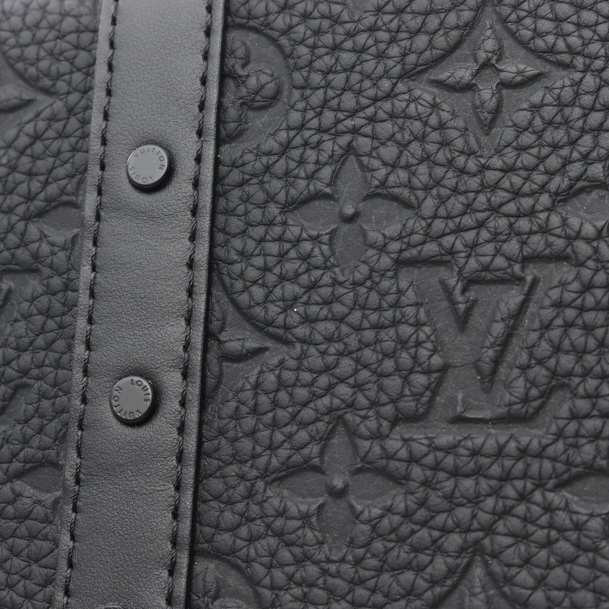 トランク メッセンジャーPM トリヨンモノグラム ショルダーバッグ トリヨンレザー ブラック ルイヴィトン バッグ LOUIS VUITTON