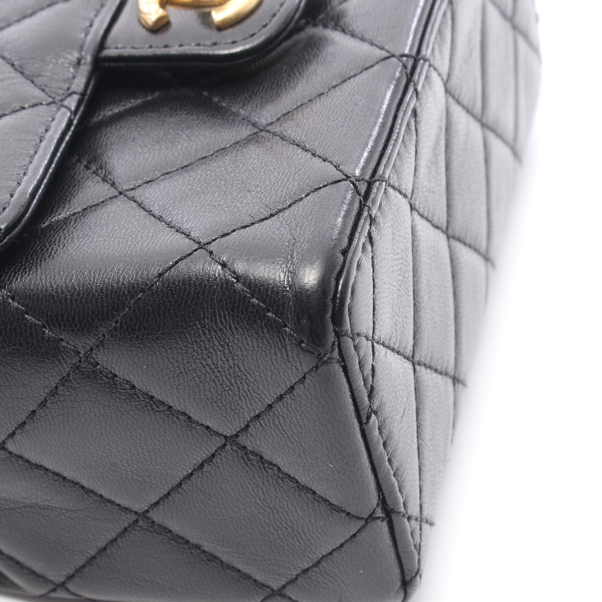 マトラッセ スモールフラップ チェーンショルダーバッグ レザー ブラック ゴールド金具 シャネル バッグ CHANEL
