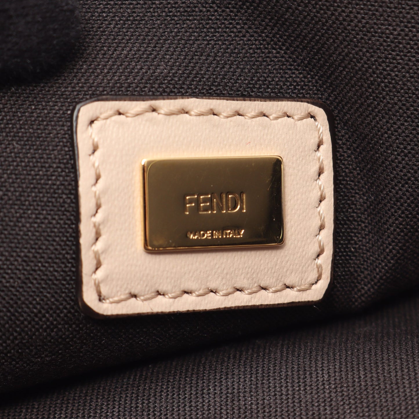 Large Flat Pouch クラッチバッグ レザー ピンクベージュ フェンディ