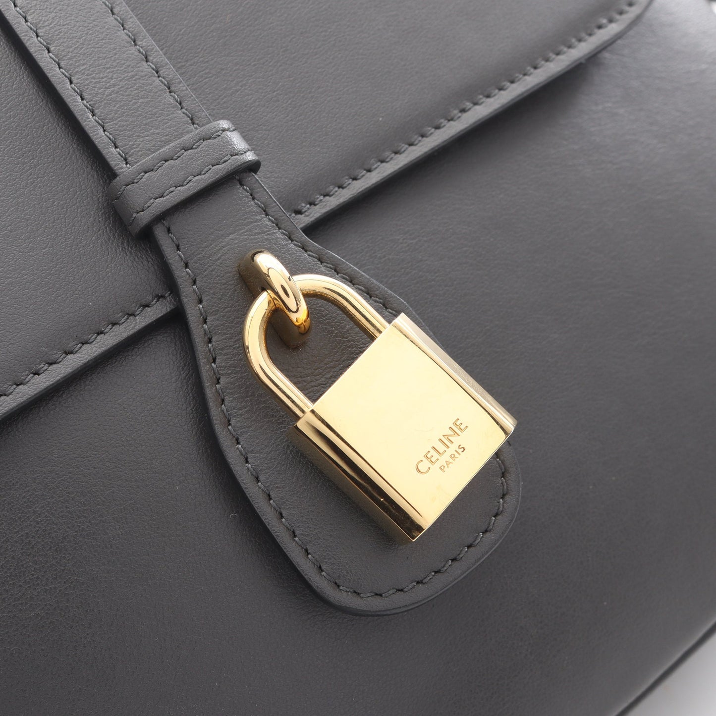 Medium Tabou ショルダーバッグ レザー グレー セリーヌ