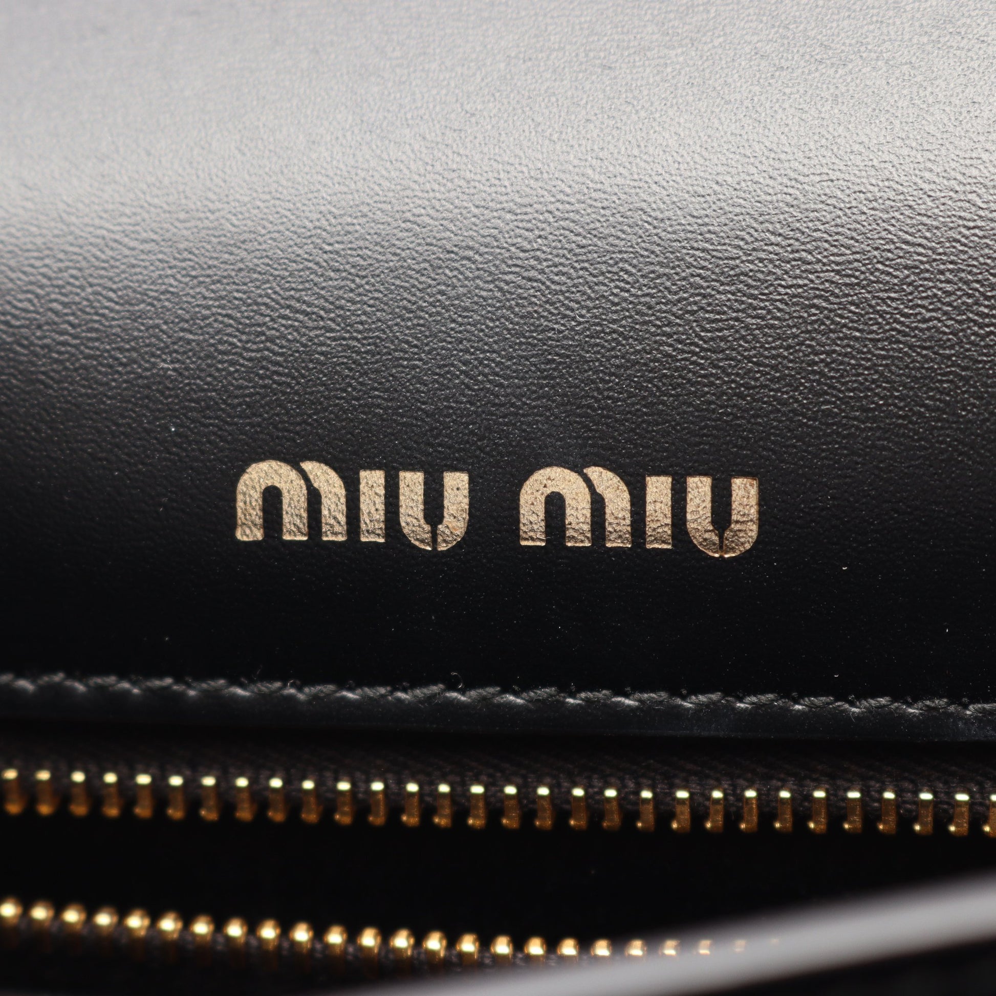 チェーンショルダーバッグ レザー ブラック ミュウミュウ バッグ miu miu