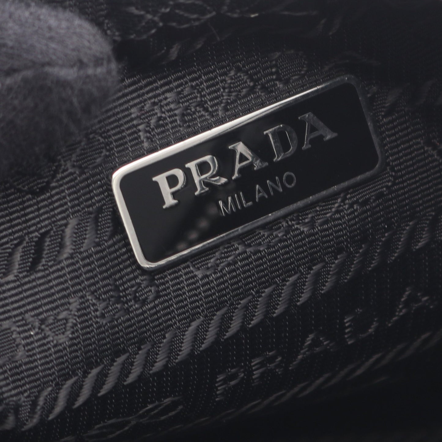 Re-Edition 2005 2WAY チェーンショルダーバッグ レザー ブラック プラダ バッグ PRADA