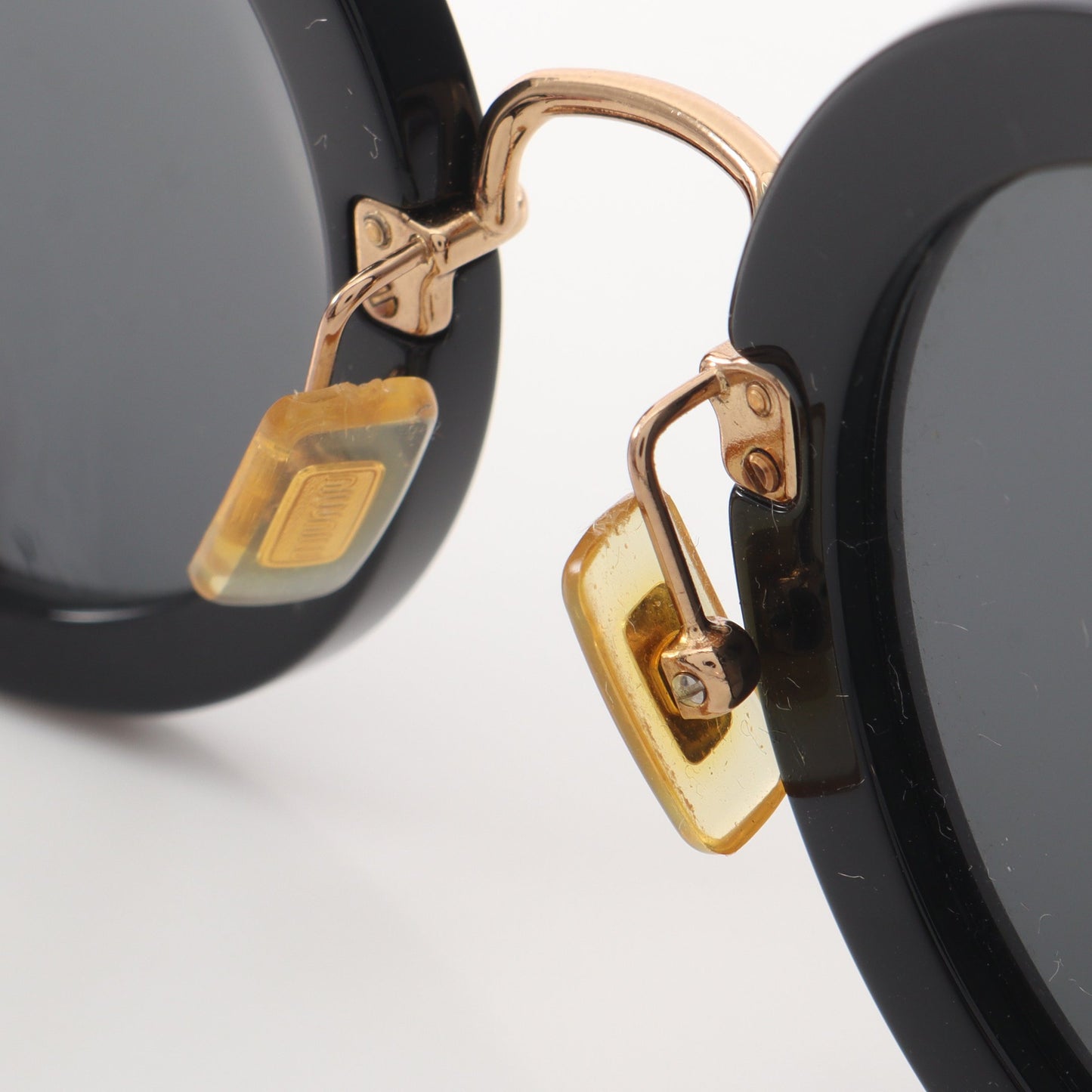 サングラス サングラス GP ブラック ゴールド ミュウミュウ 財布・小物 miu miu