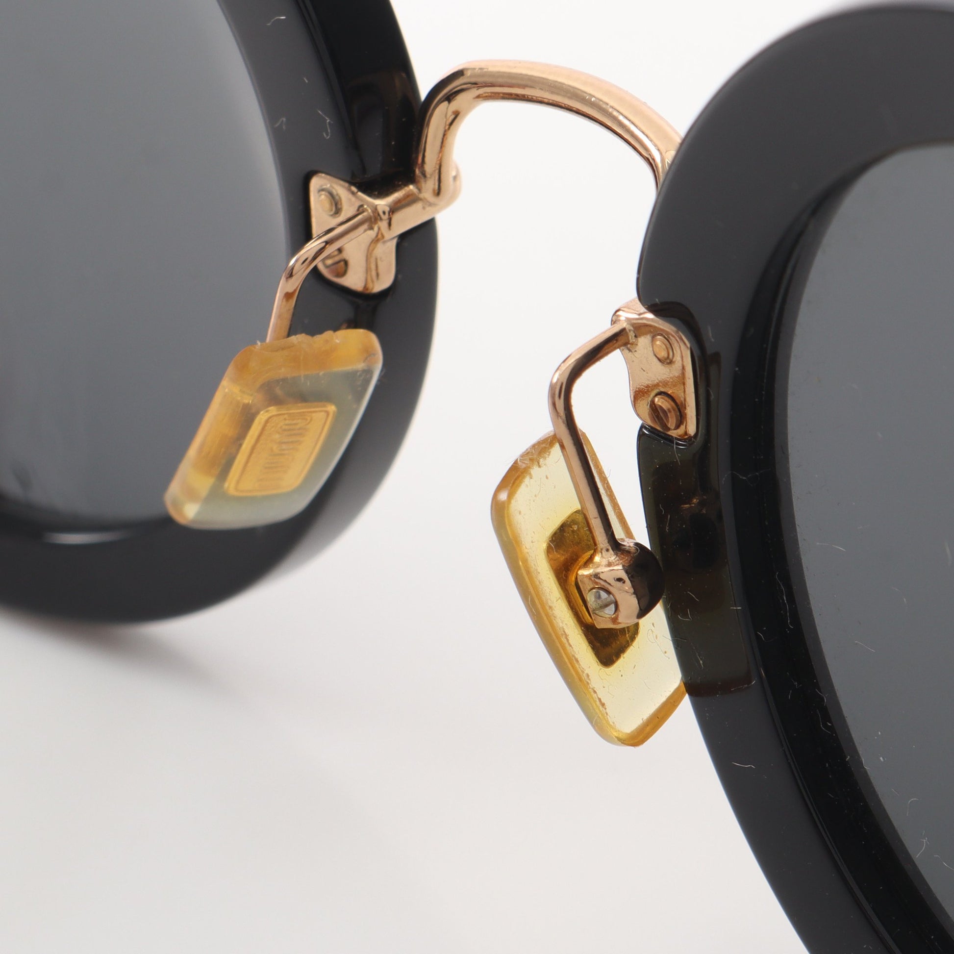 サングラス サングラス GP ブラック ゴールド ミュウミュウ 財布・小物 miu miu