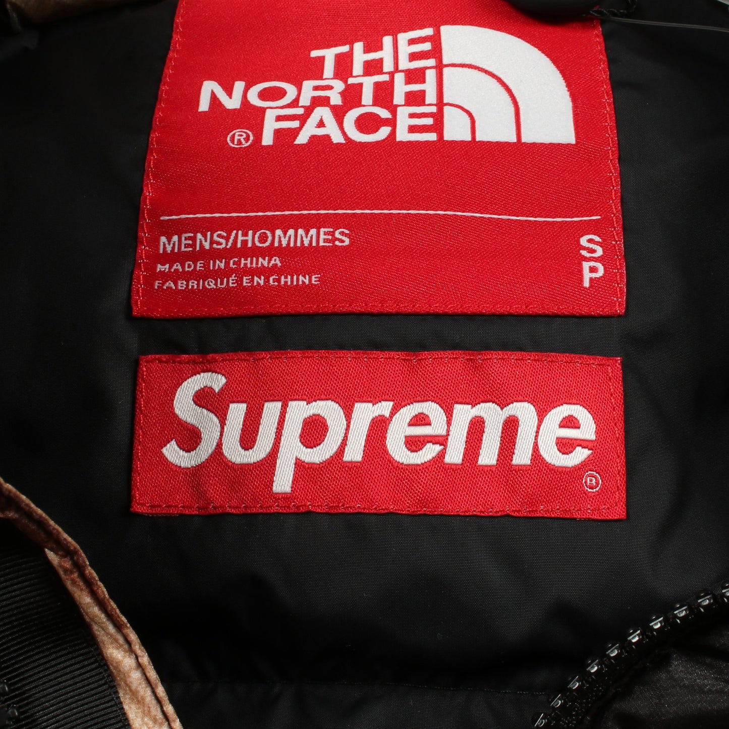 × THE NORTH FACE Bleached Denim Print Nuptse Jacket フード付き ダウンジャケット ナイロン ブラック ベージュ シュプリーム