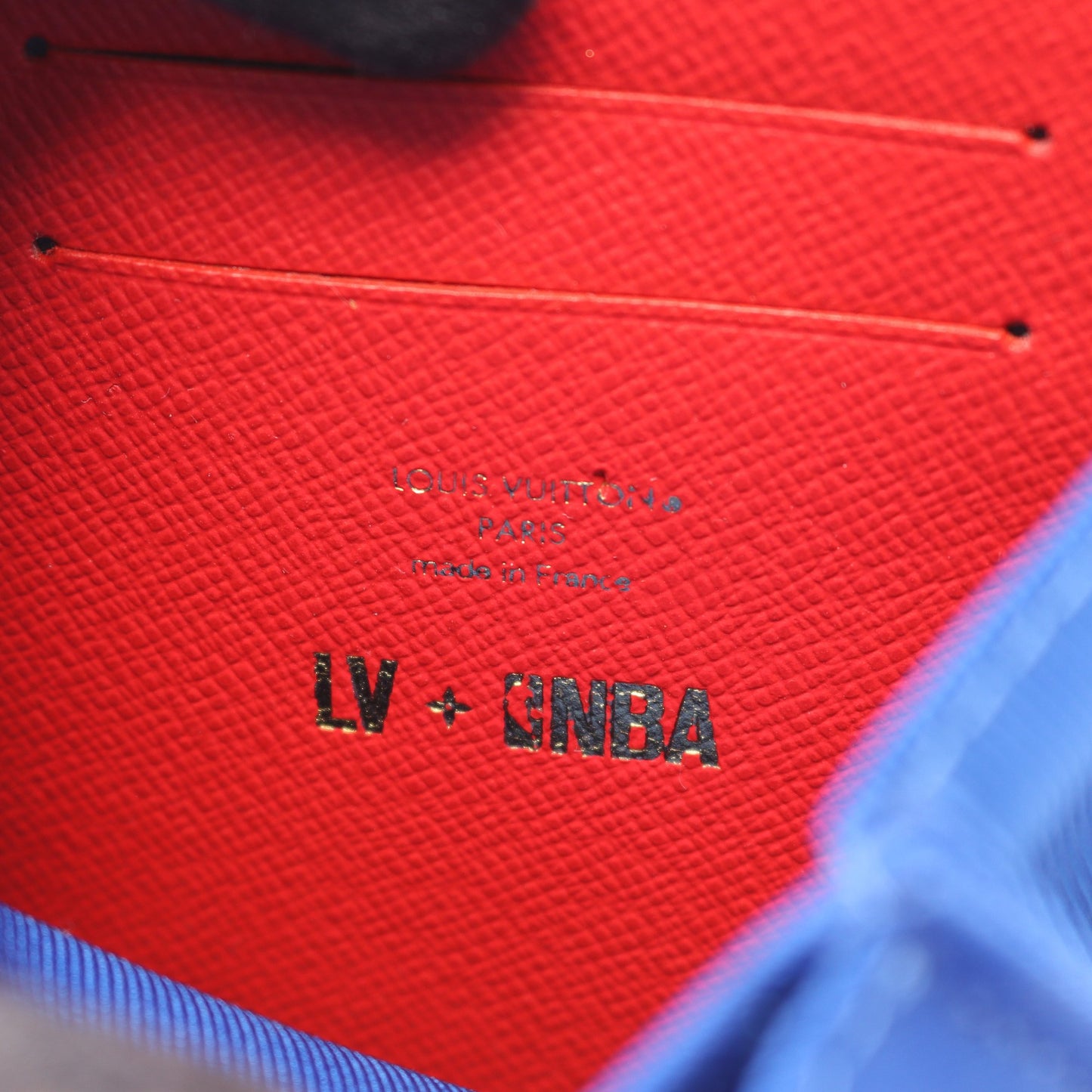 LV × NBA ソフトトランク フォーンボックス モノグラム ボディバッグ PVC レザー ファブリック ブラウン ホワイト ルイヴィトン