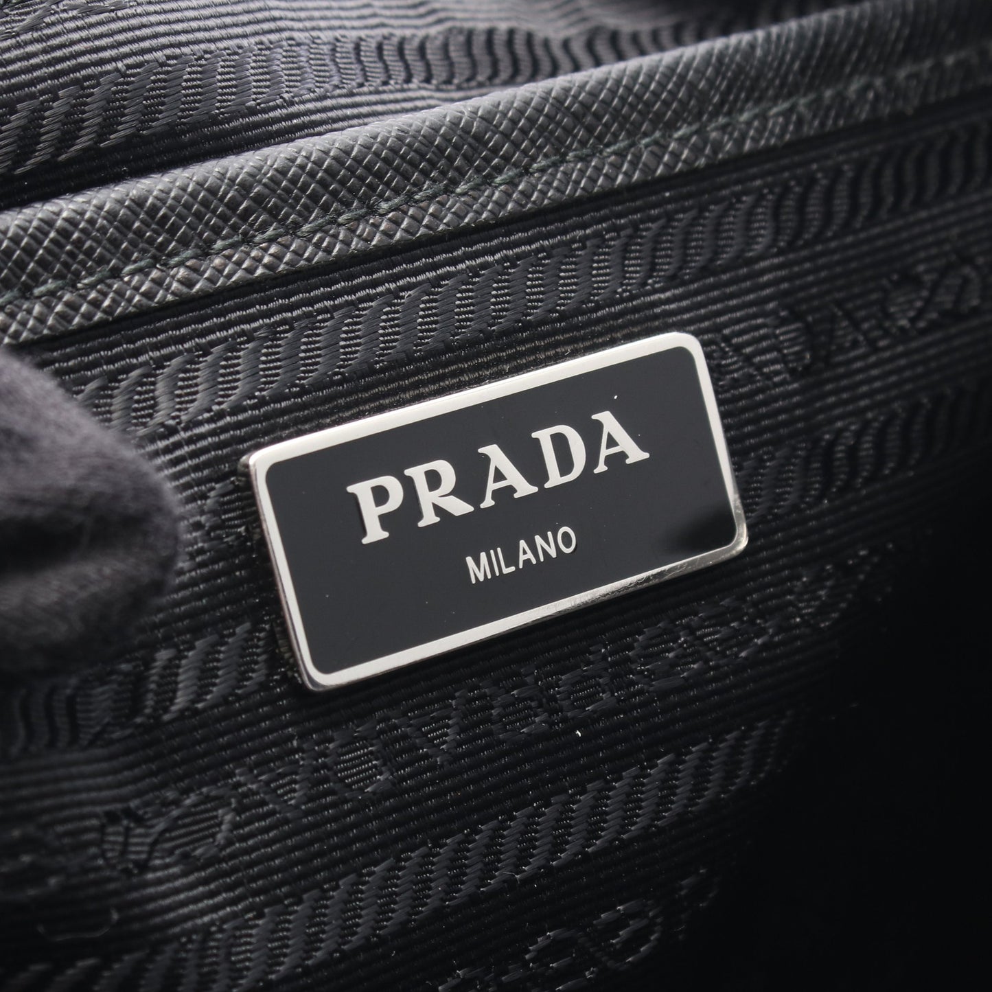 NEW VELA スタッズ バックパック リュックサック ナイロン レザー ブラック レッド プラダ バッグ PRADA