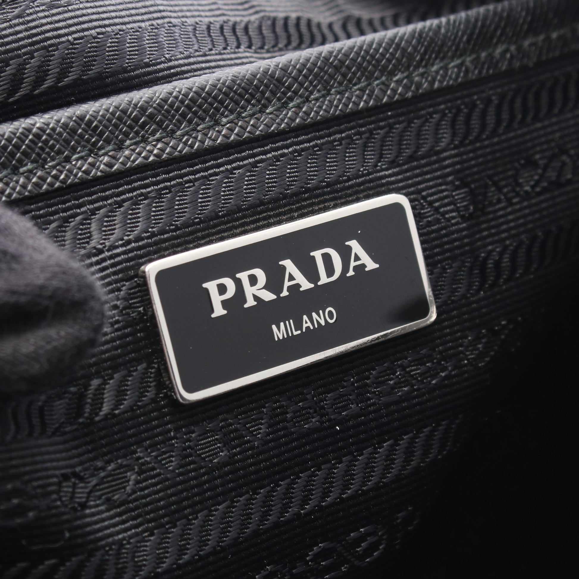 NEW VELA スタッズ バックパック リュックサック ナイロン レザー ブラック レッド プラダ バッグ PRADA