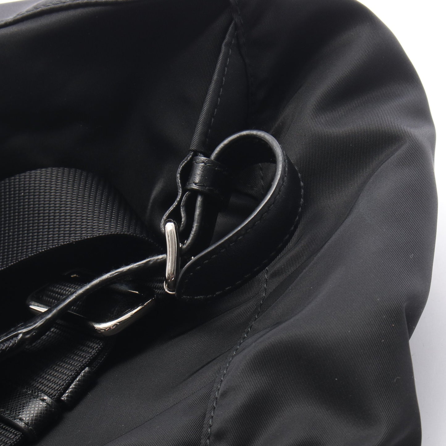 NEW VELA スタッズ バックパック リュックサック ナイロン レザー ブラック レッド プラダ バッグ PRADA