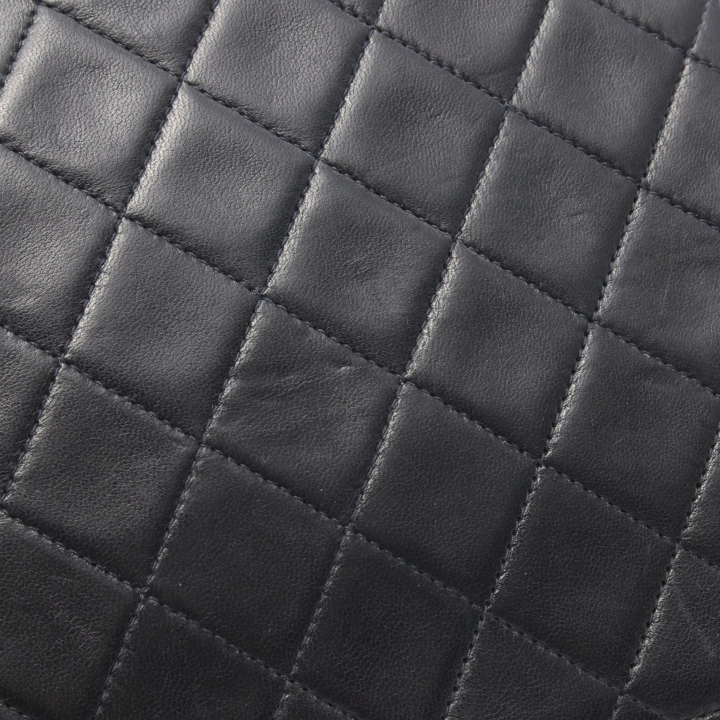 マトラッセ シングルフラップ プッシュロック チェーンショルダーバッグ ラムスキン ブラック ゴールド金具 シャネル バッグ CHANEL