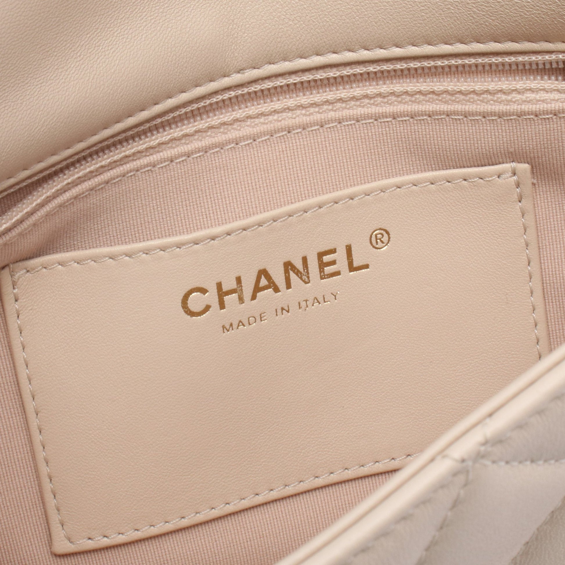 マトラッセ スモールフラップバッグ チェーンショルダーバッグ ラムスキン ライトベージュ ゴールド金具 シャネル バッグ CHANEL