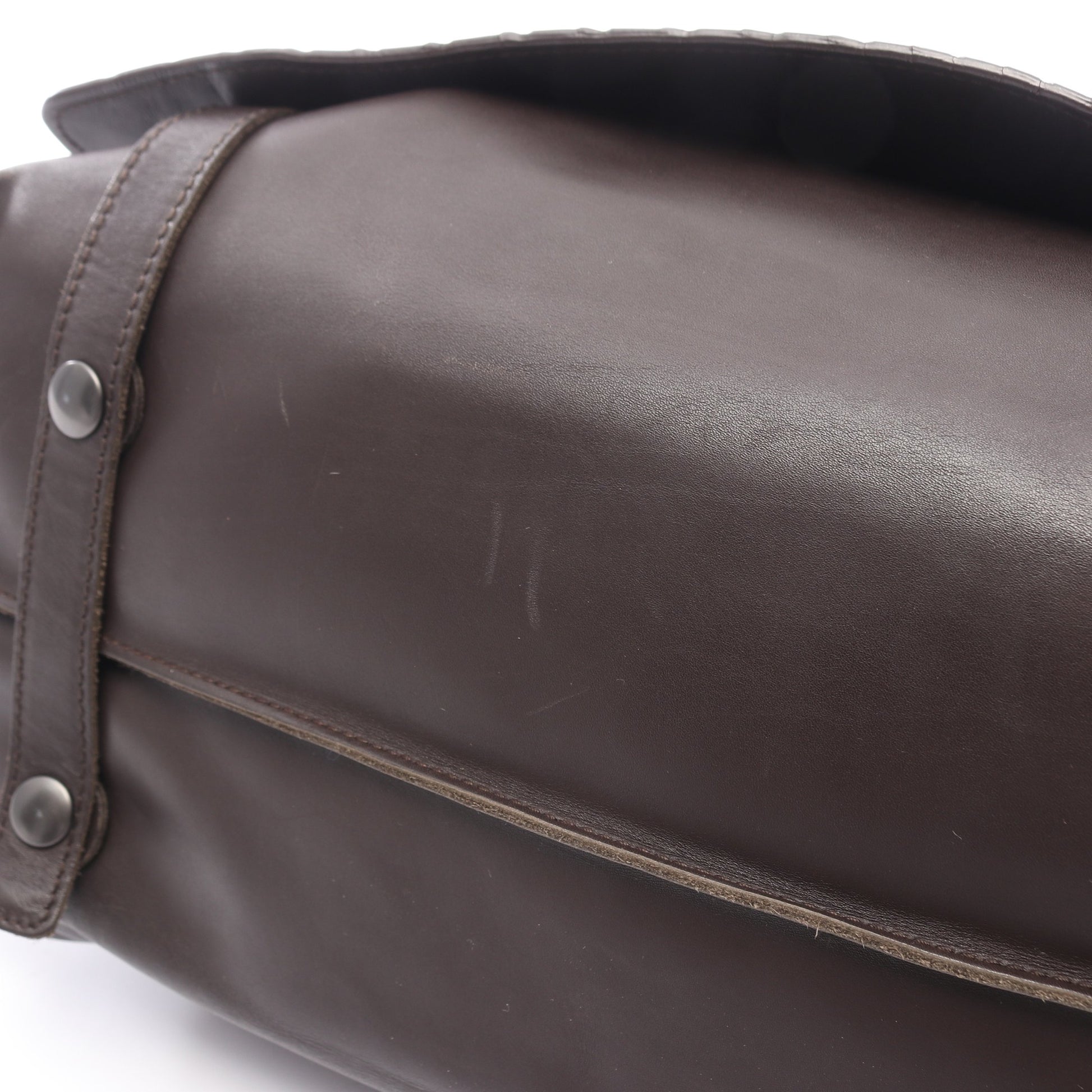 イントレチャート メッセンジャーバッグ ショルダーバッグ レザー ダークブラウン ボッテガヴェネタ バッグ BOTTEGA VENETA