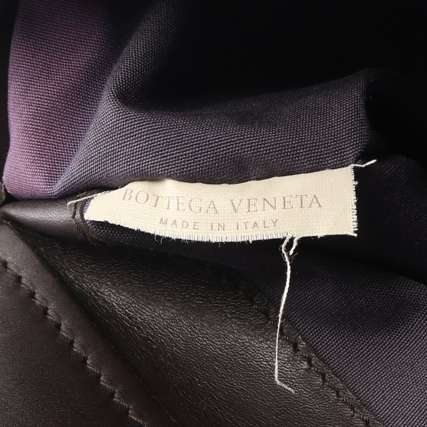 イントレチャート メッセンジャーバッグ ショルダーバッグ レザー ダークブラウン ボッテガヴェネタ バッグ BOTTEGA VENETA