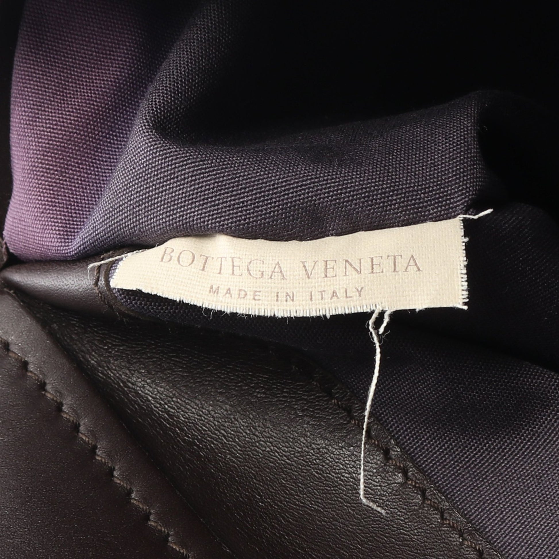イントレチャート メッセンジャーバッグ ショルダーバッグ レザー ダークブラウン ボッテガヴェネタ バッグ BOTTEGA VENETA
