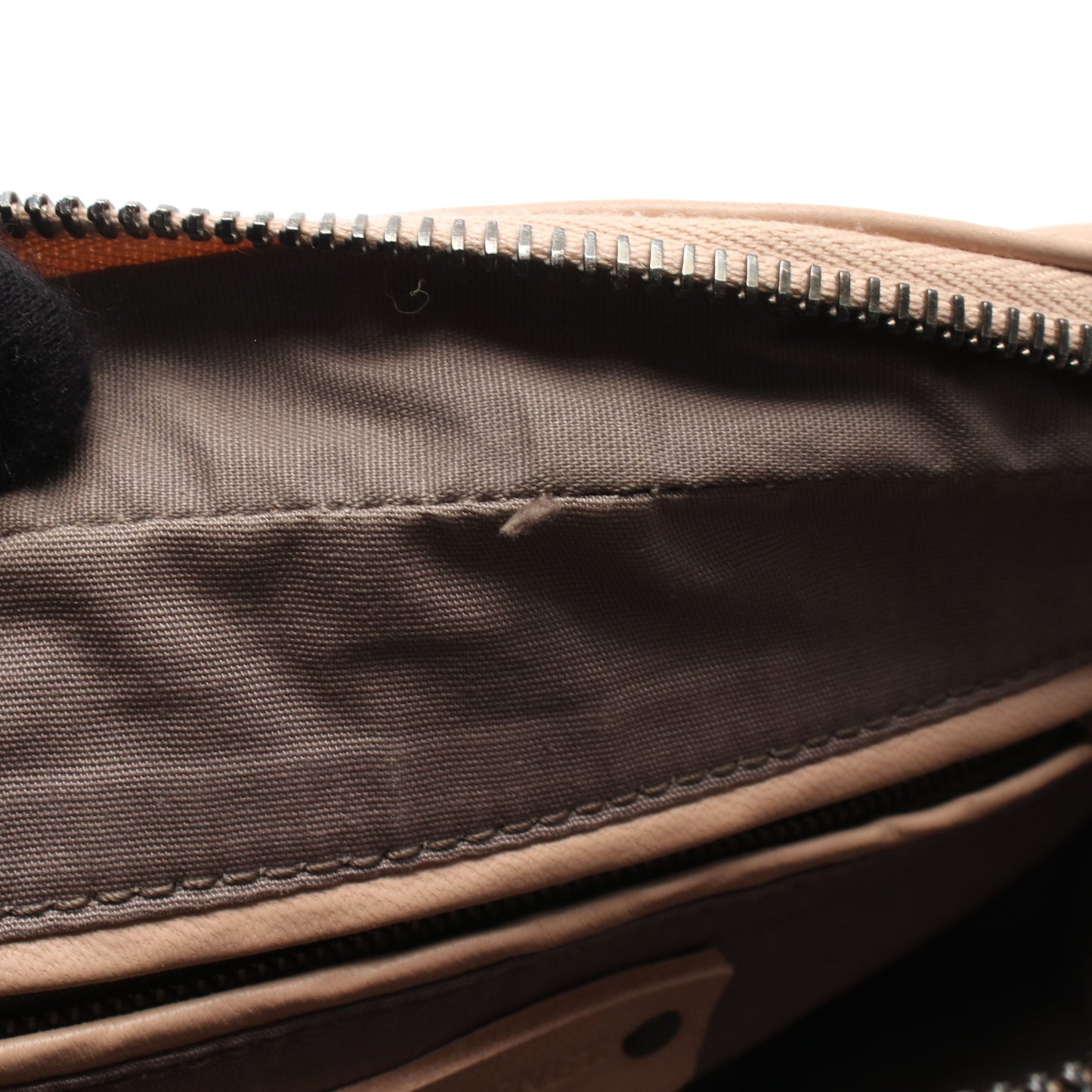 イントレチャート ショルダーバッグ レザー ピンクベージュ ボッテガヴェネタ バッグ BOTTEGA VENETA