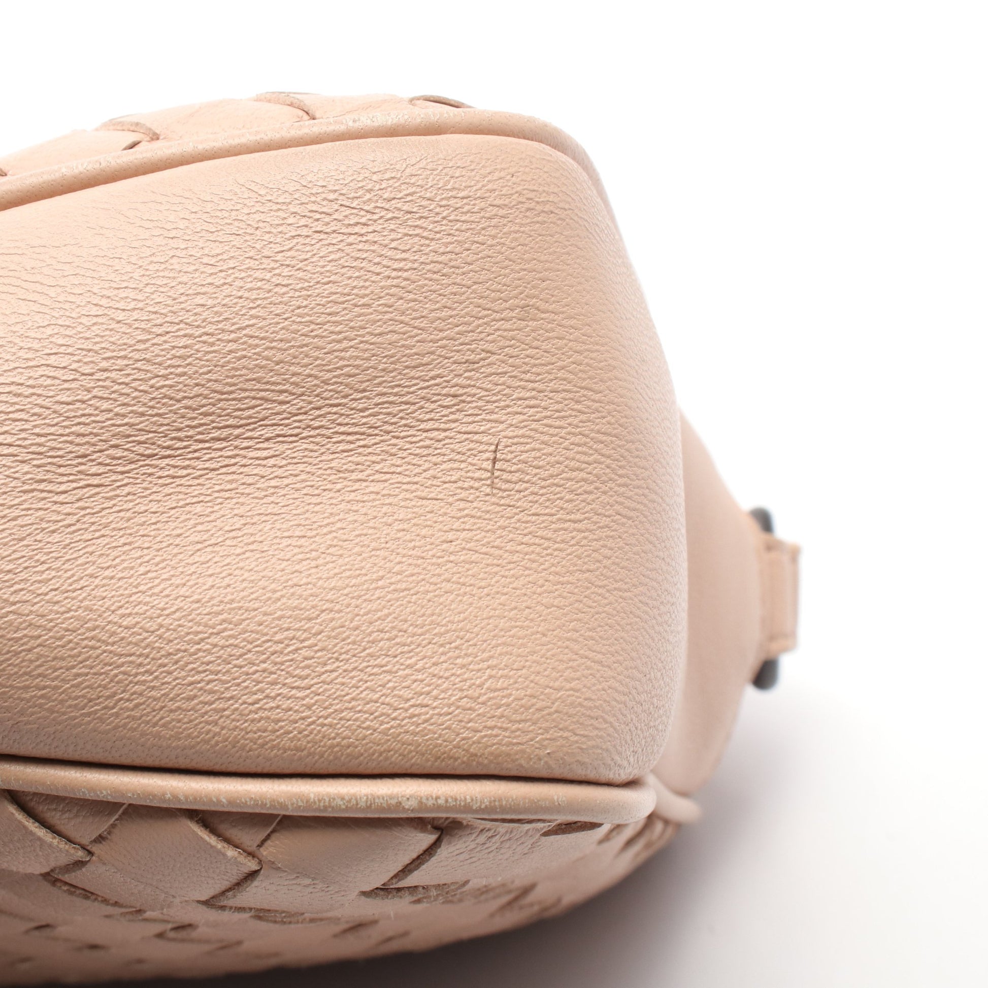 イントレチャート ショルダーバッグ レザー ピンクベージュ ボッテガヴェネタ バッグ BOTTEGA VENETA