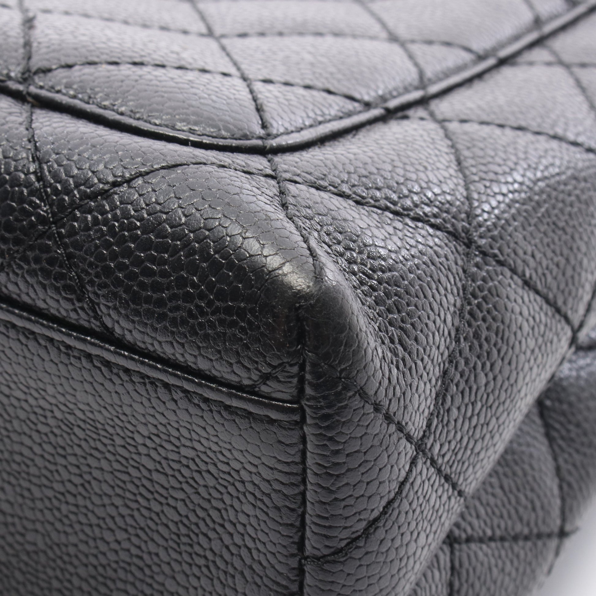 マトラッセ ハンドバッグ キャビアスキン ブラック ゴールド金具 シャネル バッグ CHANEL