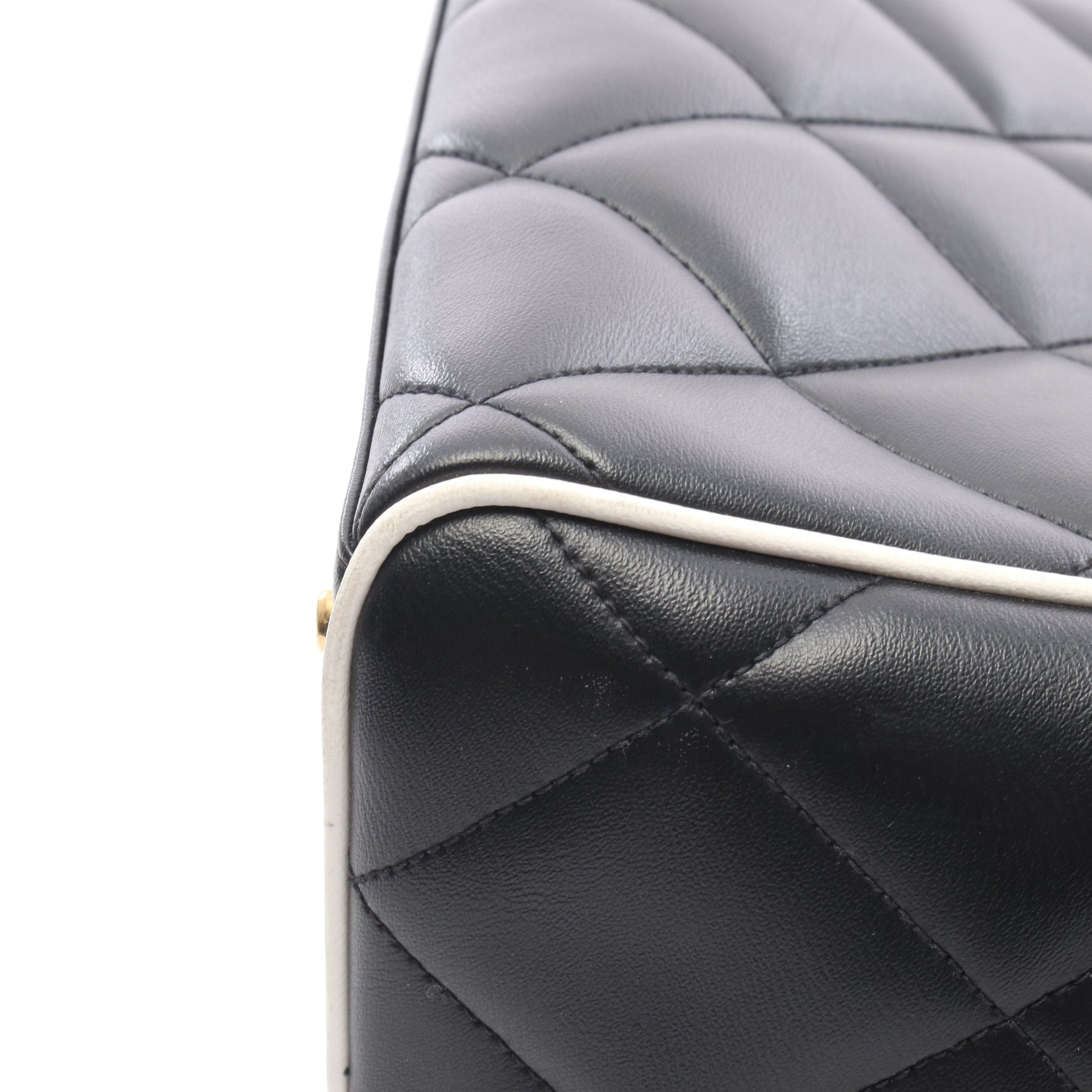 マトラッセ ボーリングバッグ ハンドバッグ レザー ブラック ホワイト ゴールド金具 シャネル バッグ CHANEL