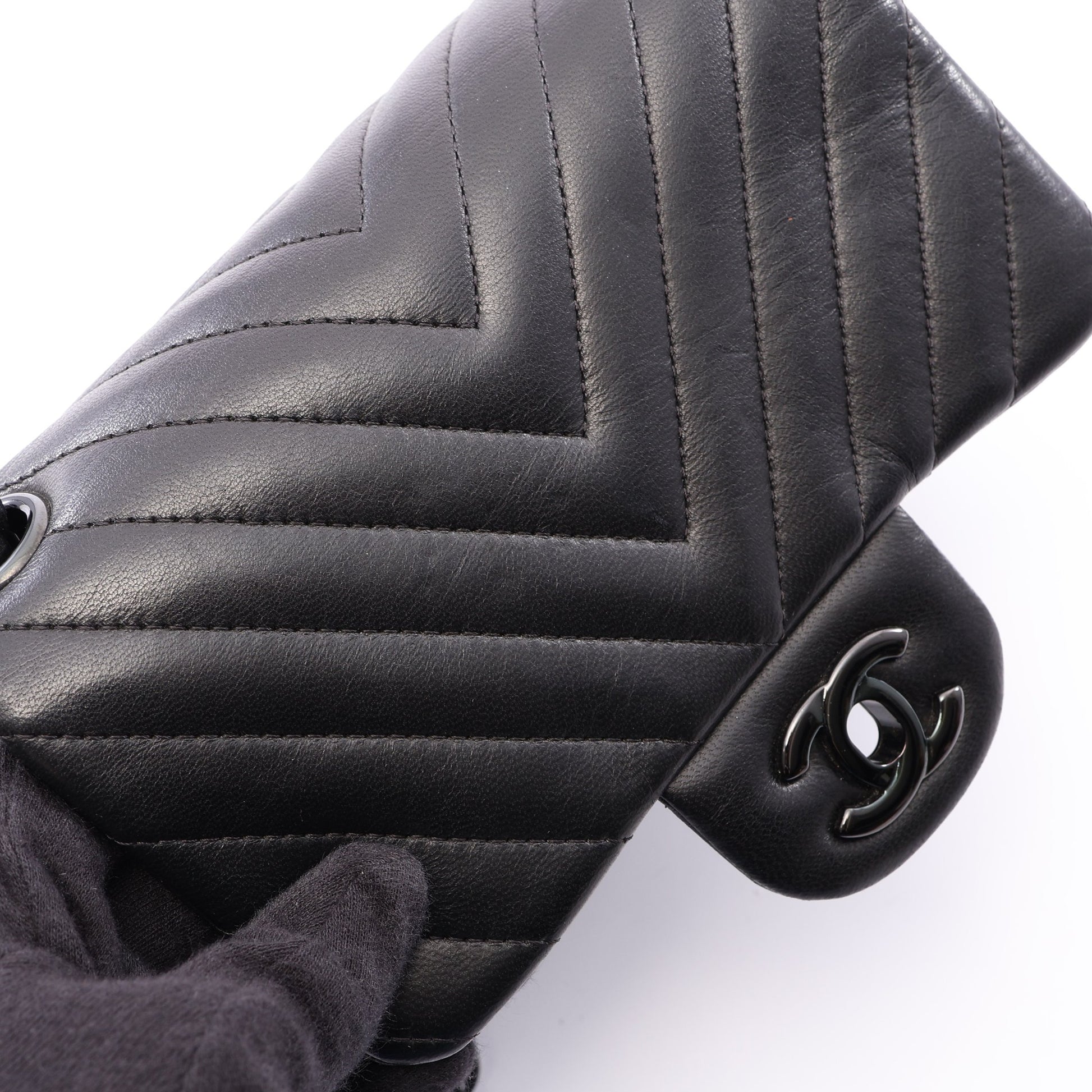 シェブロン Vステッチ ミニ ブラック金具 チェーンショルダーバッグ ラムスキン ブラック シャネル バッグ CHANEL