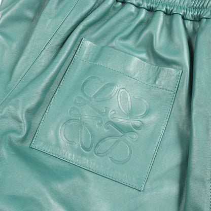 ショート パンツ レザー グリーン ロエベ ボトムス LOEWE