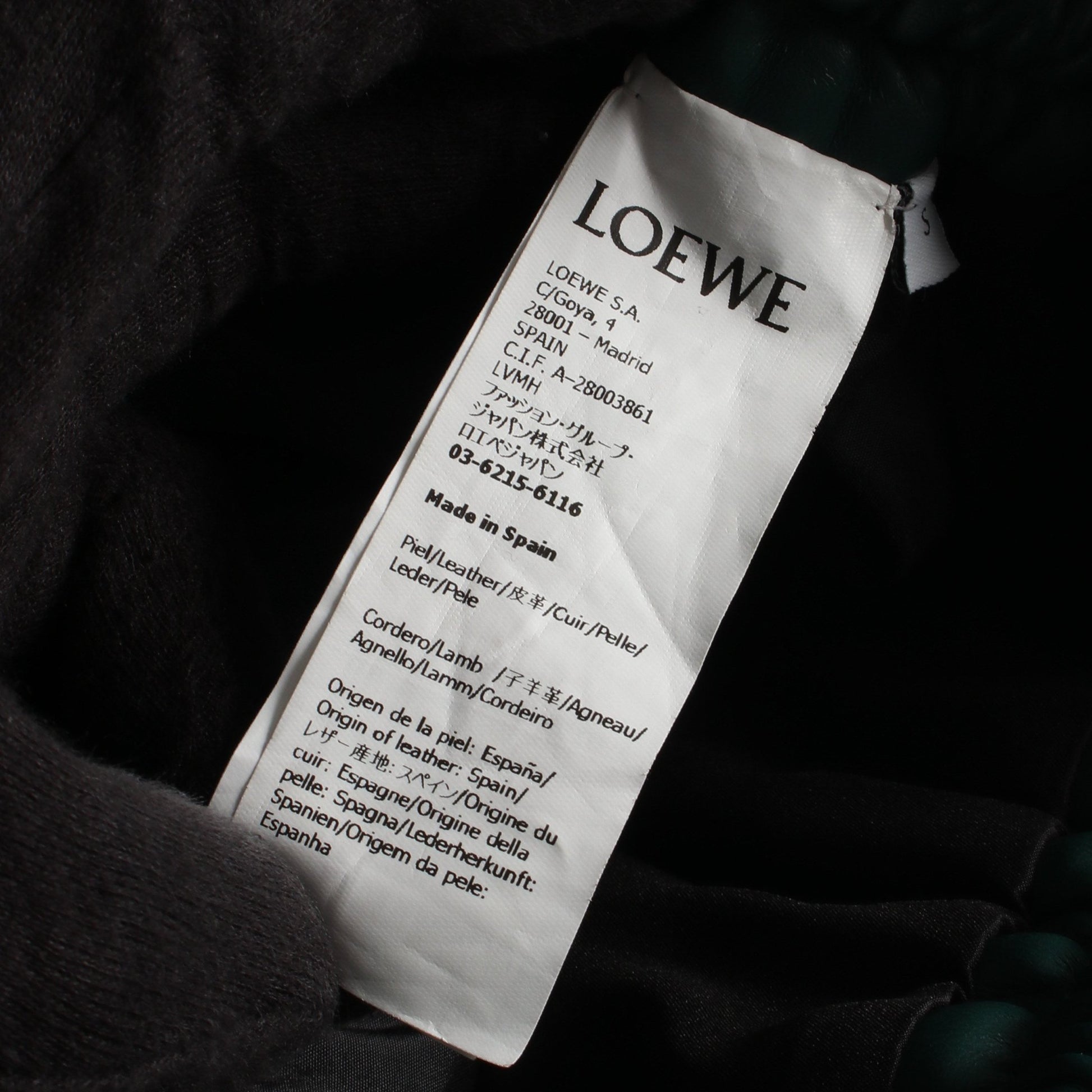 ショート パンツ レザー グリーン ロエベ ボトムス LOEWE