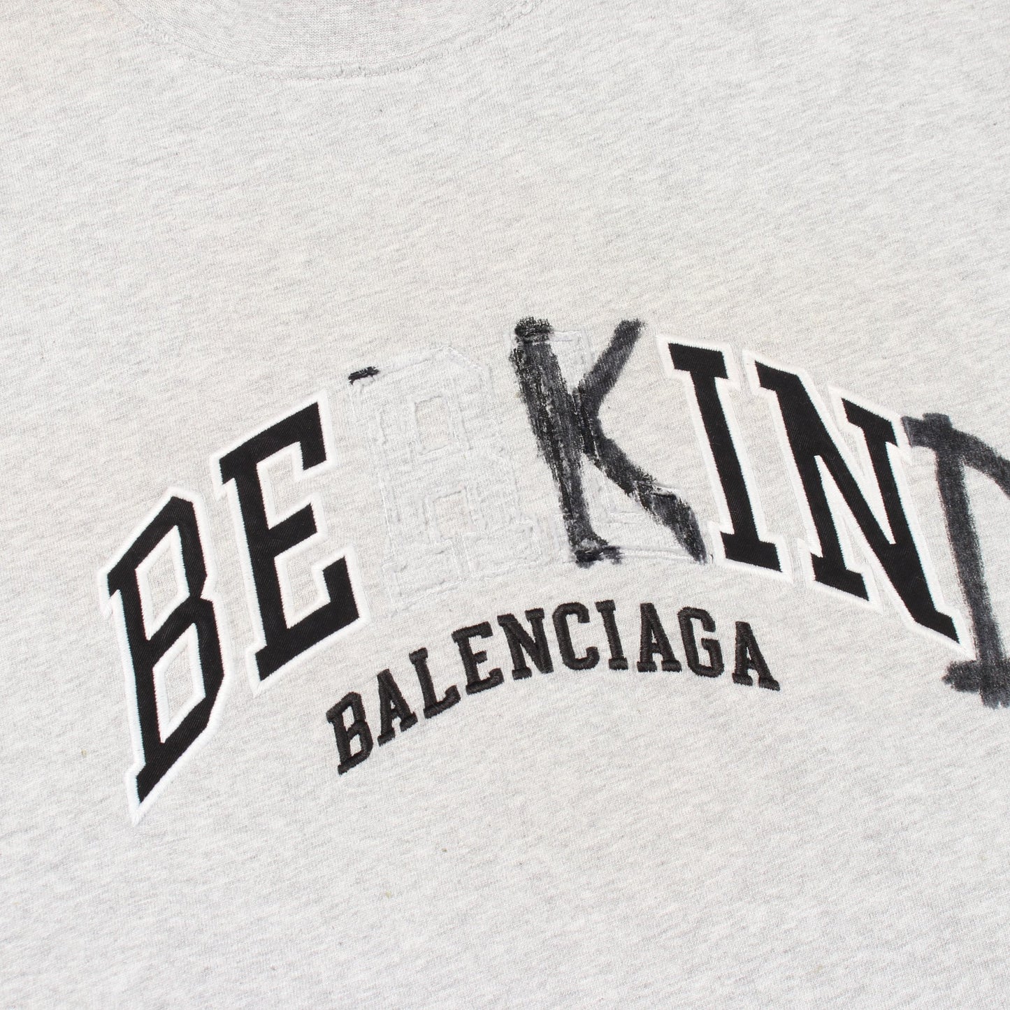 Be Kind Tee ロゴ刺繍 ヴィンテージ加工 ユーズド加工 長袖Tシャツ コットン グレー バレンシアガ トップス BALENCIAGA