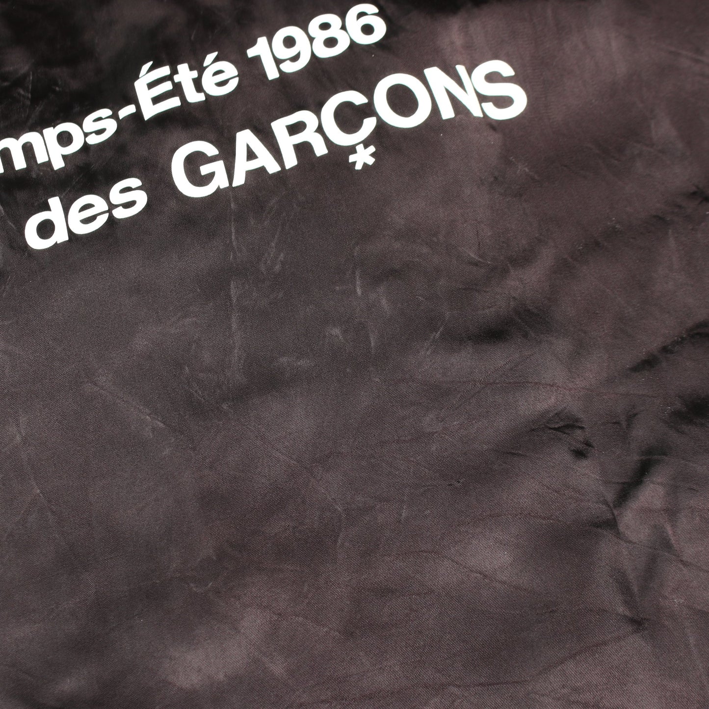 ロゴプリント ショップ コート キュプラ ブラック ブルー ホワイト コムデギャルソン アウター Comme des Garcons