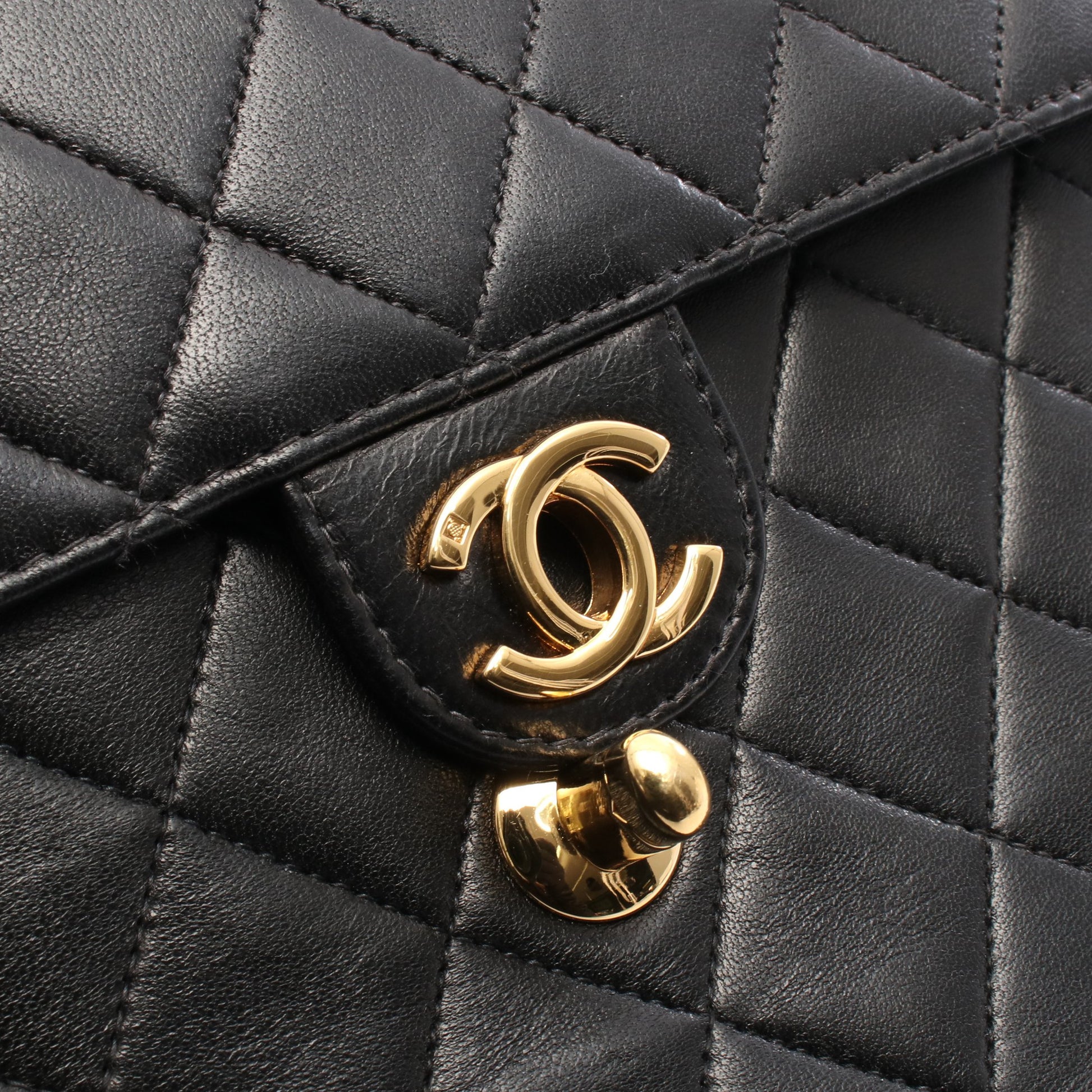 マトラッセ シングルフラップ チェーンショルダーバッグ ラムスキン ブラック ゴールド金具 シャネル バッグ CHANEL