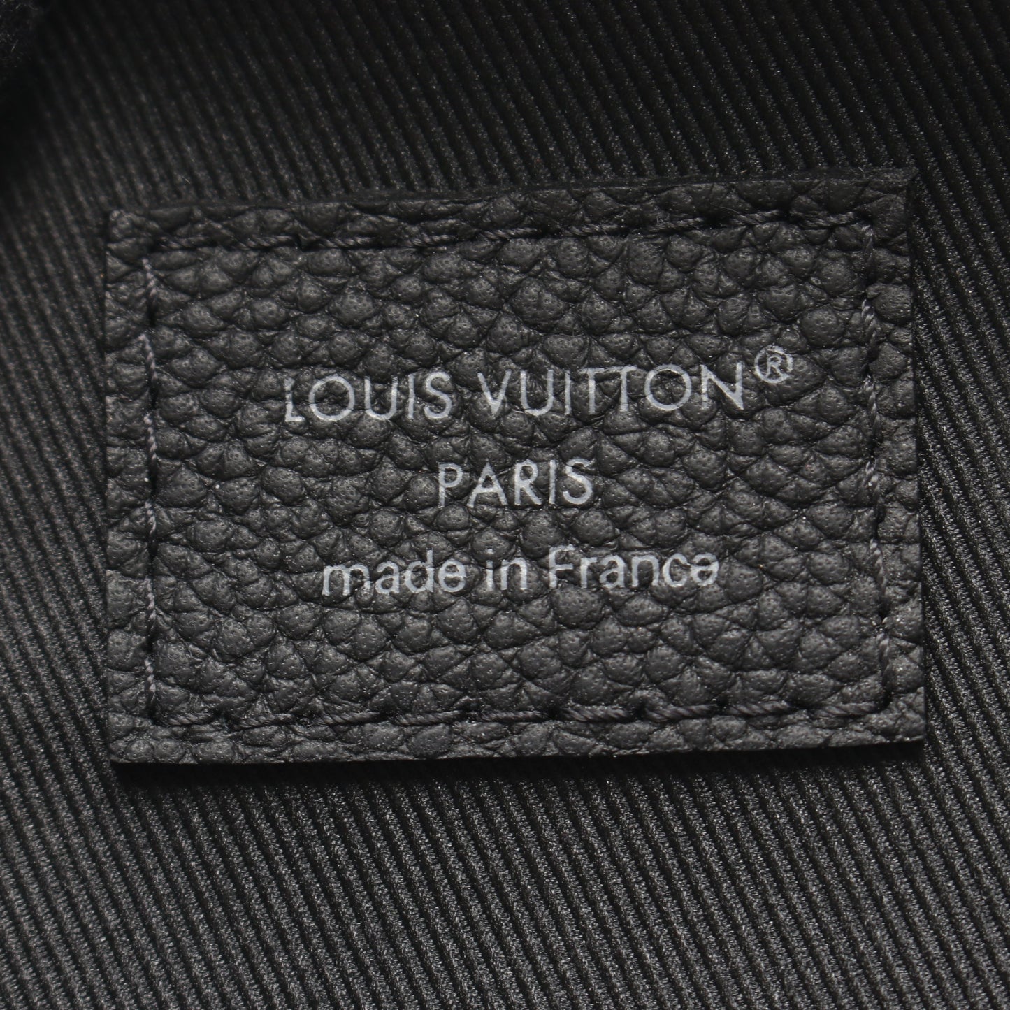 アヴェニュー スリングバッグ ダモフラージュ ノワール ボディバッグ PVC レザー ブラック ルイヴィトン バッグ LOUIS VUITTON