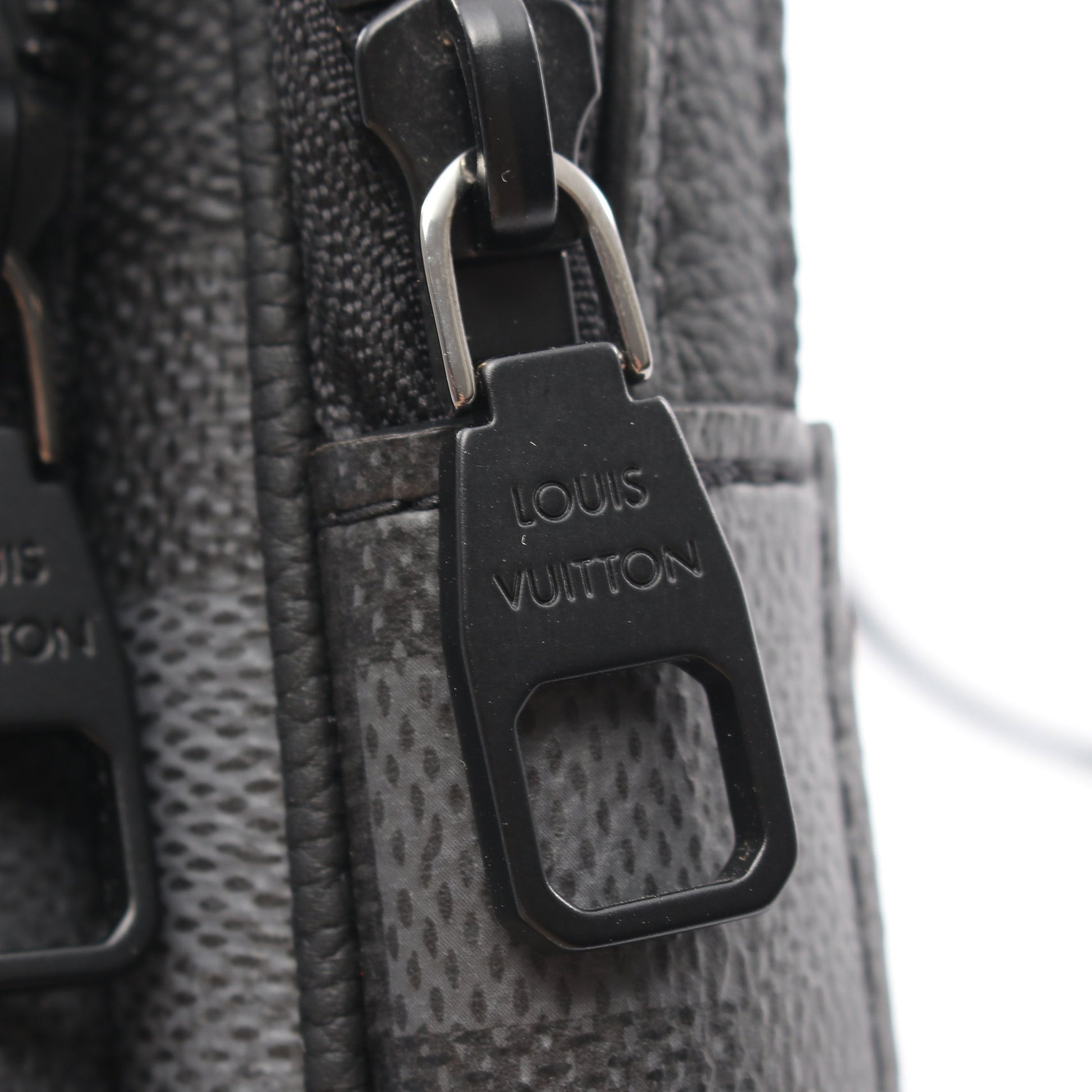 アヴェニュー スリングバッグ ダモフラージュ ノワール ボディバッグ PVC レザー ブラック ルイヴィトン バッグ LOUIS VUITTON