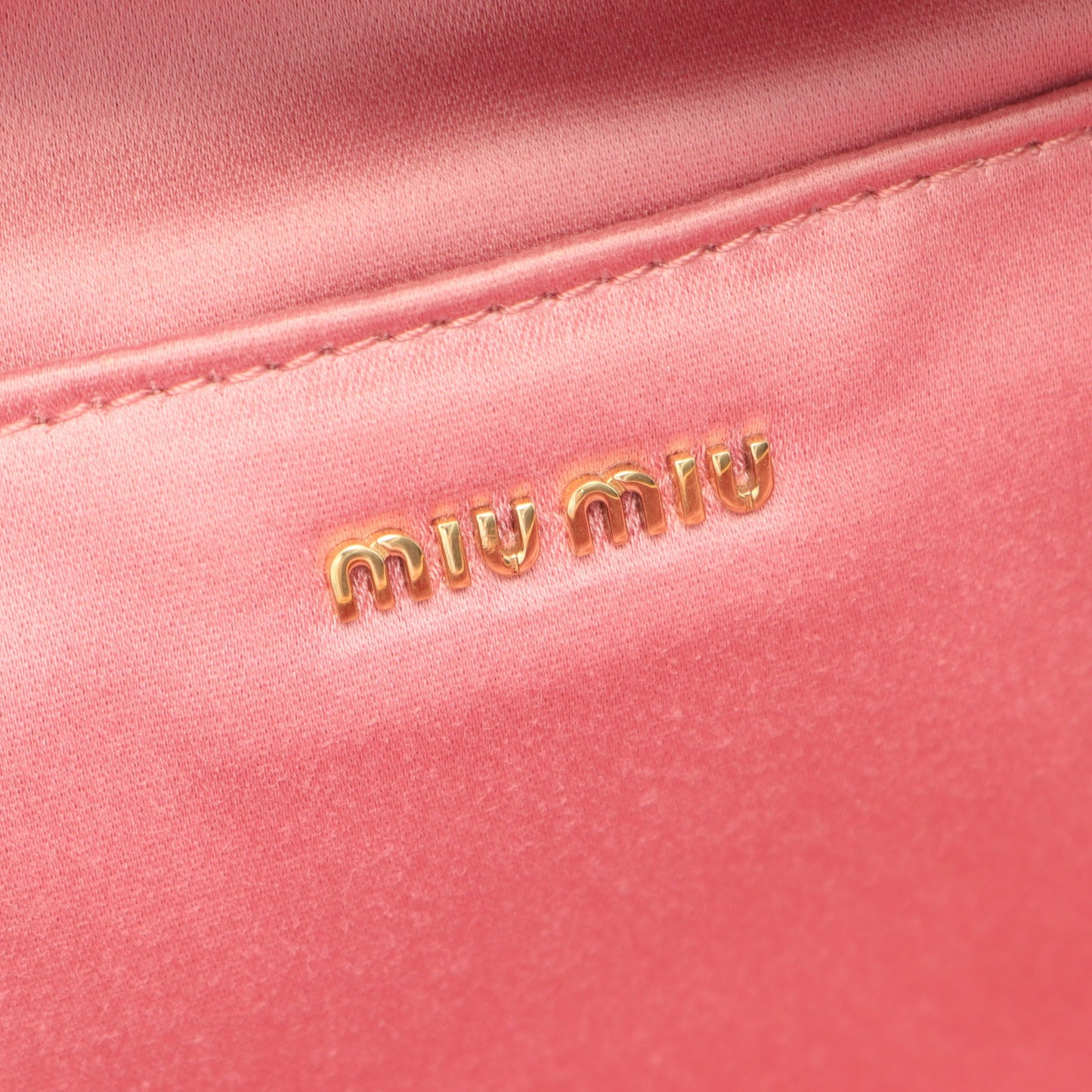 エンボスロゴ チェーンショルダーバッグ レザー ピンク ミュウミュウ バッグ miu miu