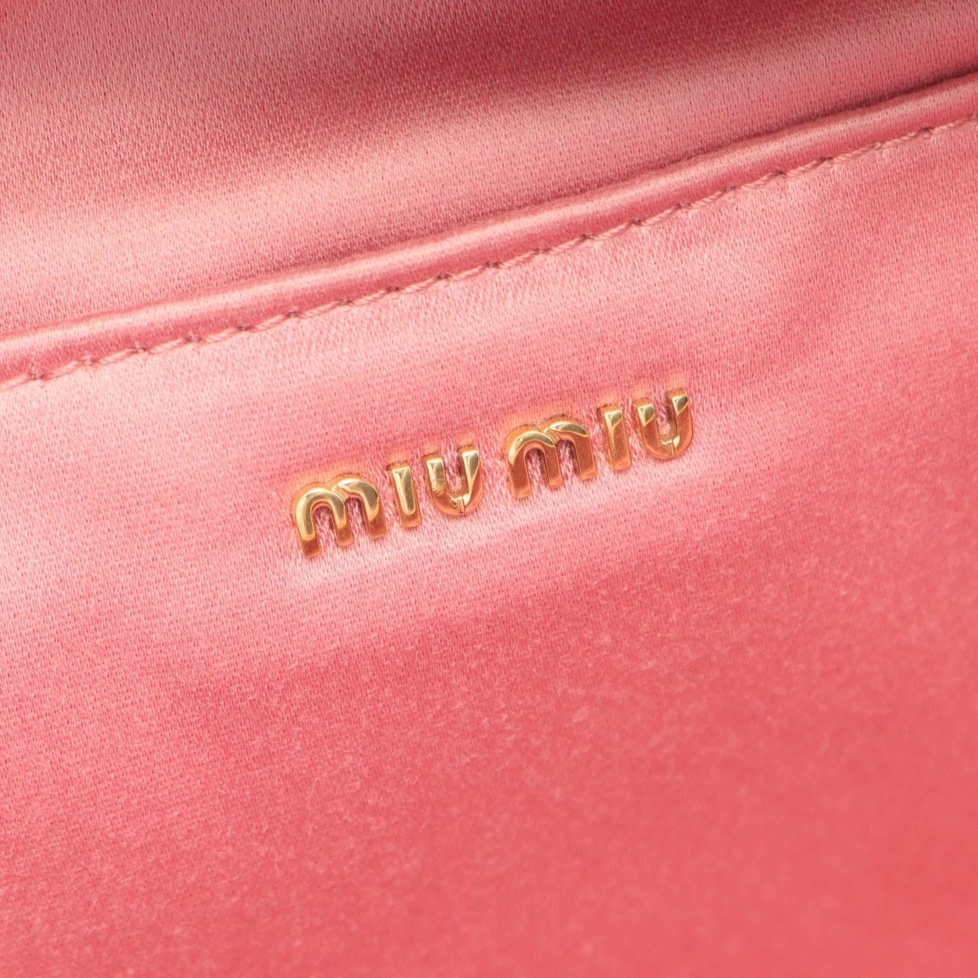 エンボスロゴ チェーンショルダーバッグ レザー ピンク ミュウミュウ バッグ miu miu