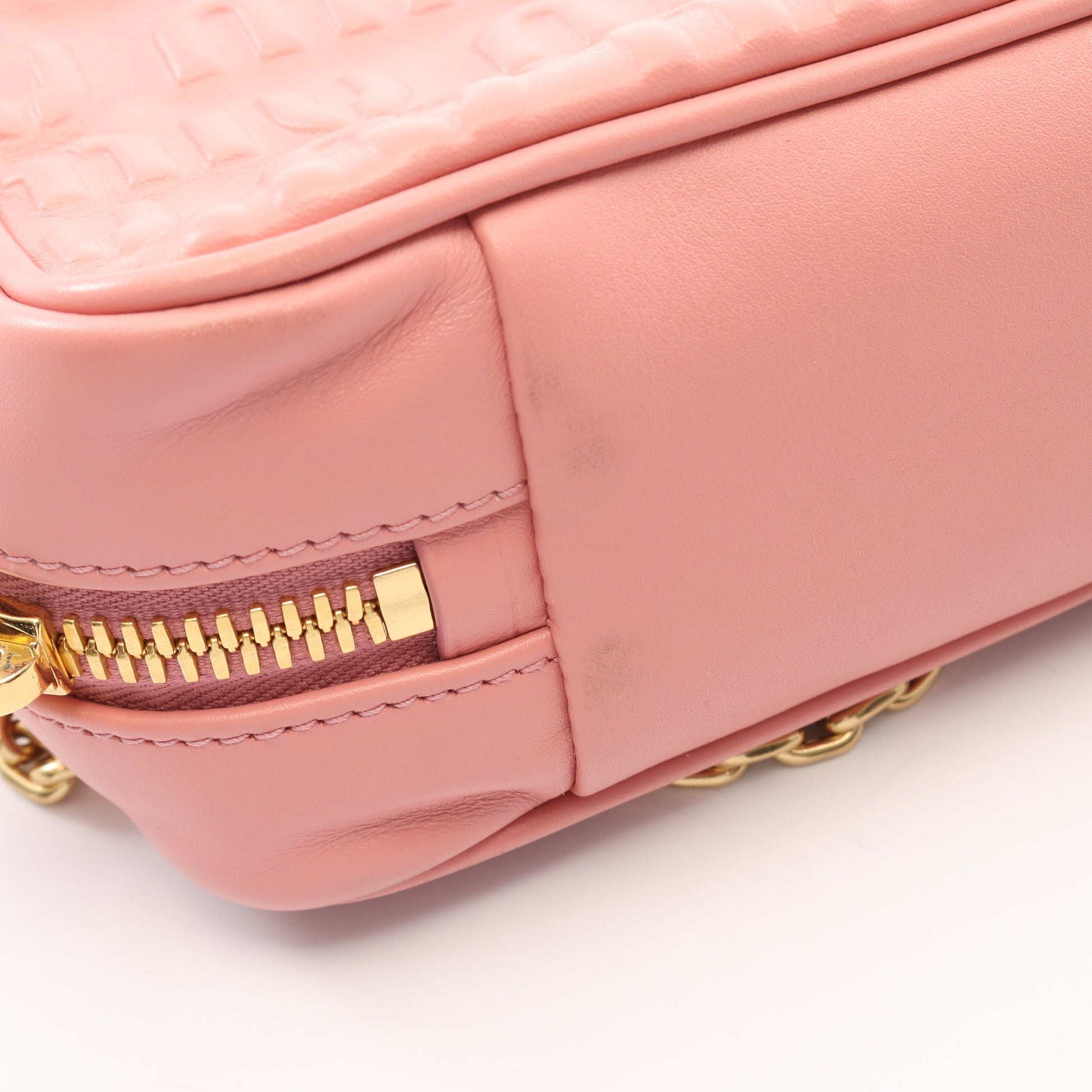 エンボスロゴ チェーンショルダーバッグ レザー ピンク ミュウミュウ バッグ miu miu