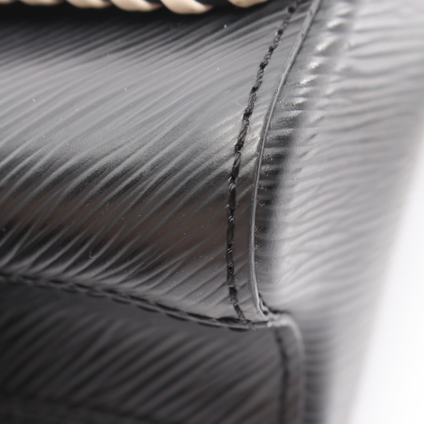 ツイストMM エピ ノワール チェーンショルダーバッグ レザー ブラック レッド ホワイト ルイヴィトン バッグ LOUIS VUITTON
