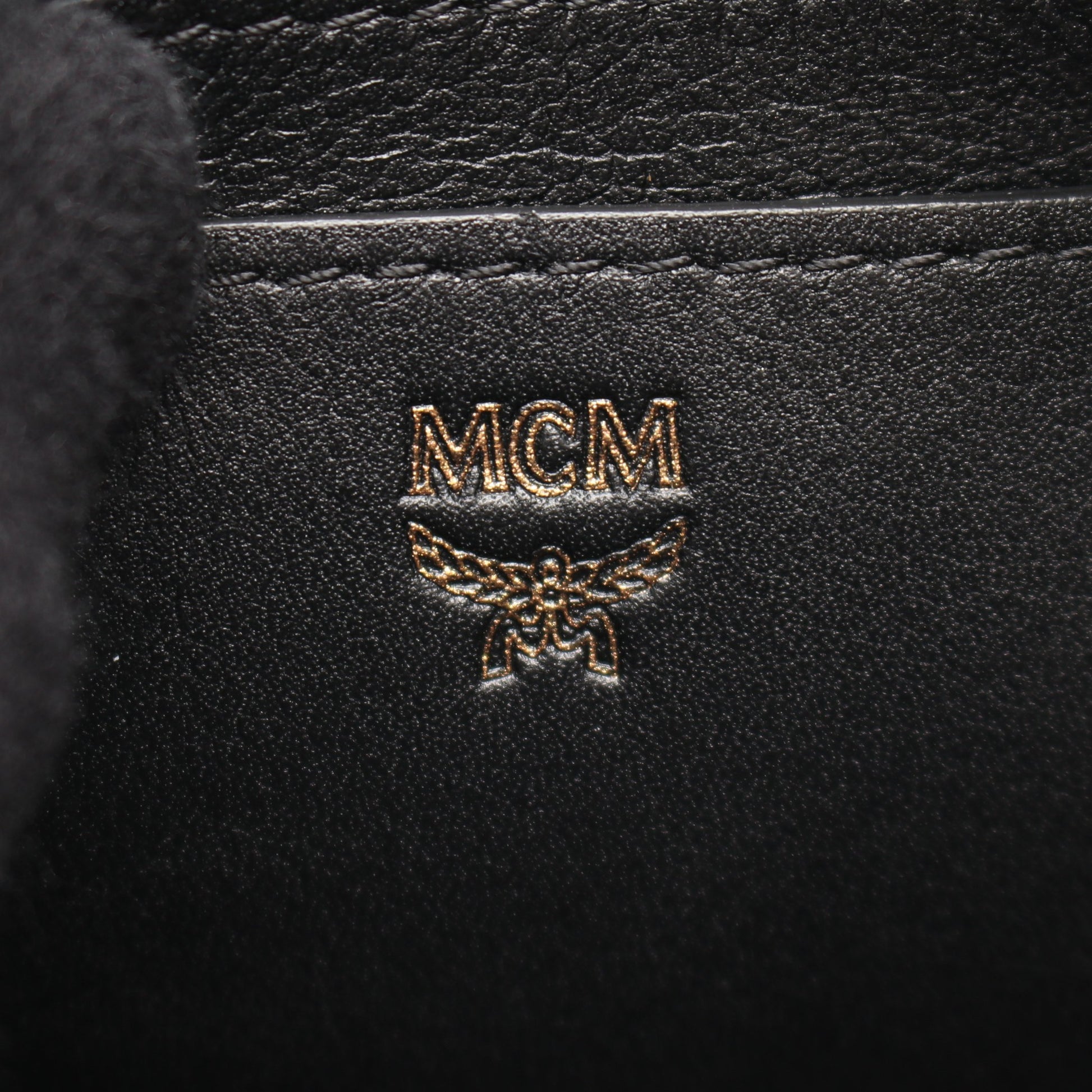 スタッズ バックパック リュックサック レザー ライトピンク エムシーエム バッグ MCM