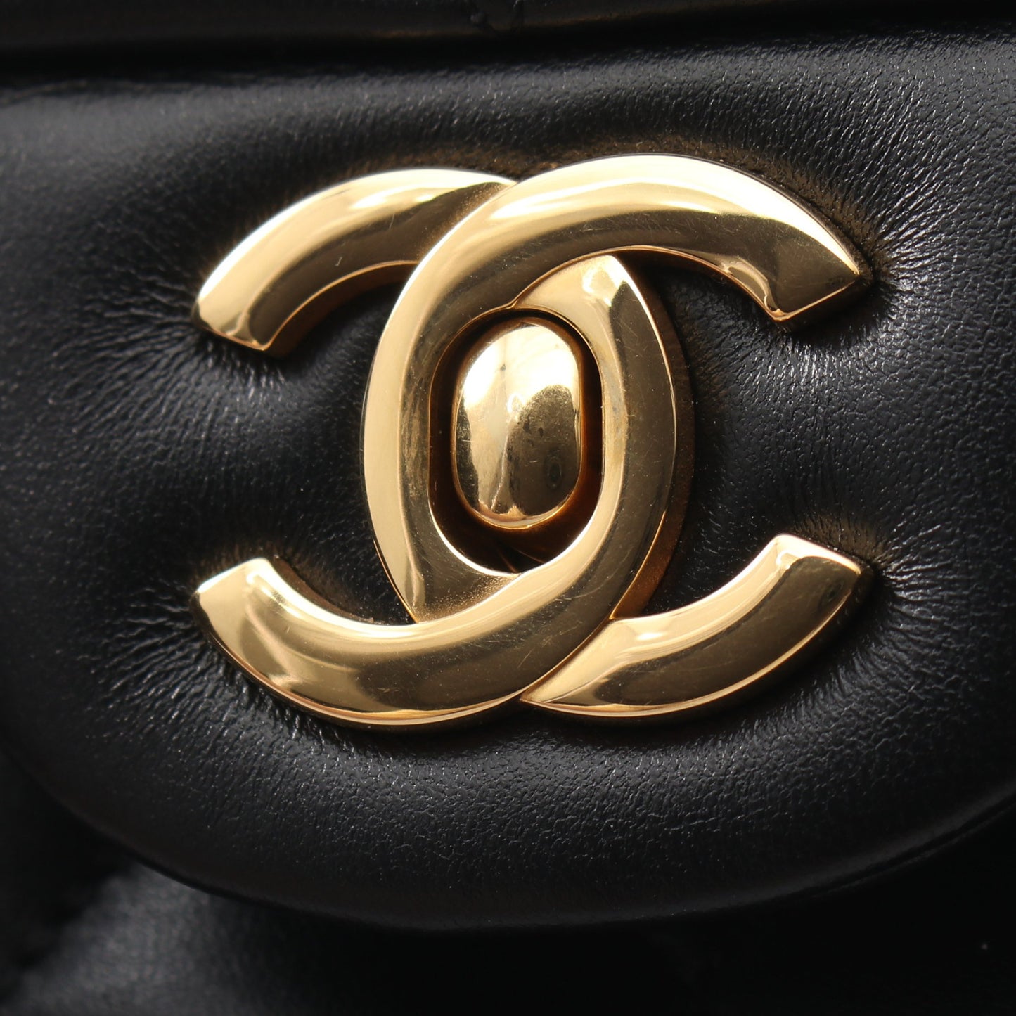 マトラッセ Wフラップ Wチェーンショルダーバッグ ラムスキン ブラック ゴールド金具 シャネル バッグ CHANEL