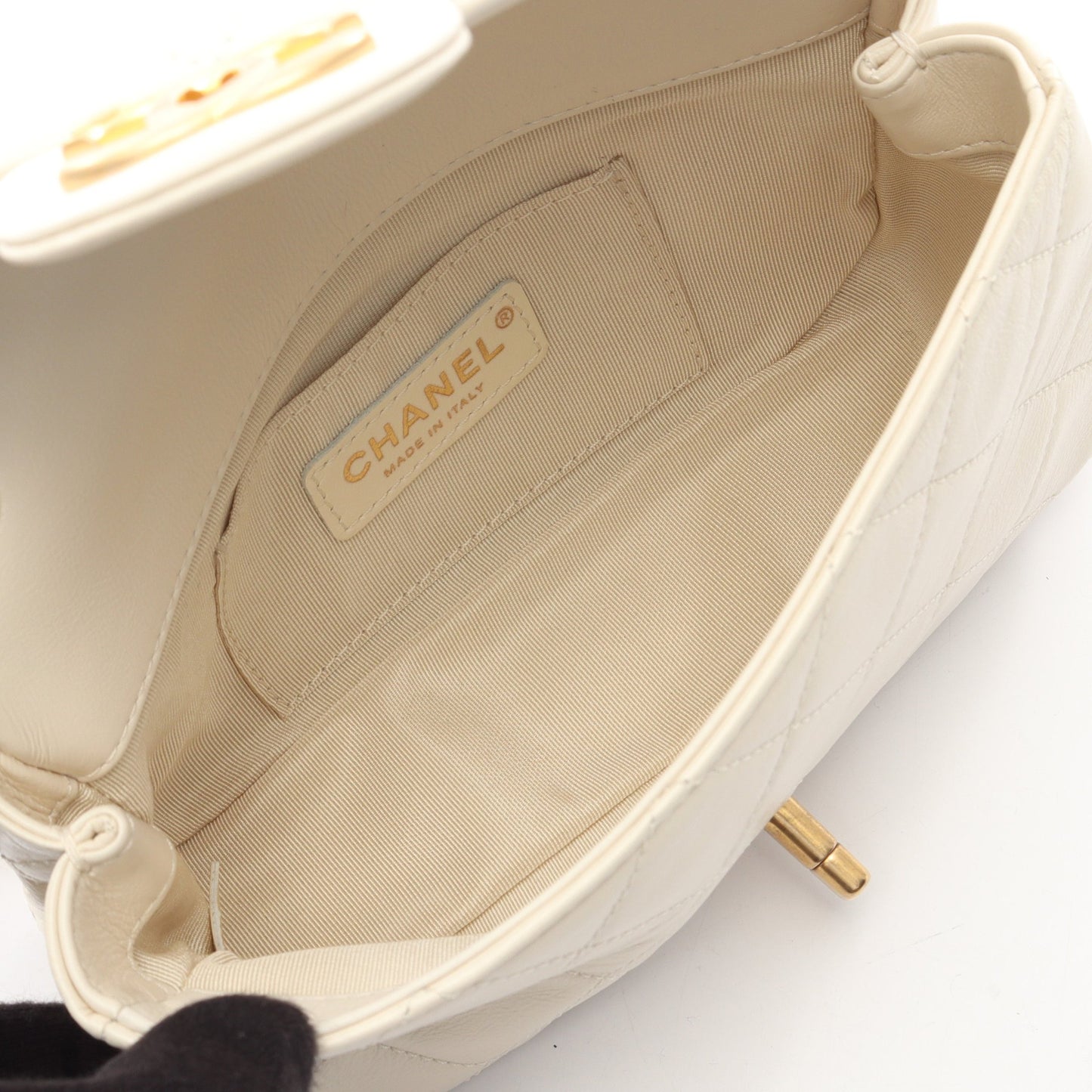 マトラッセ パール チェーンショルダーバッグ レザー オフホワイト ゴールド金具 シャネル バッグ CHANEL