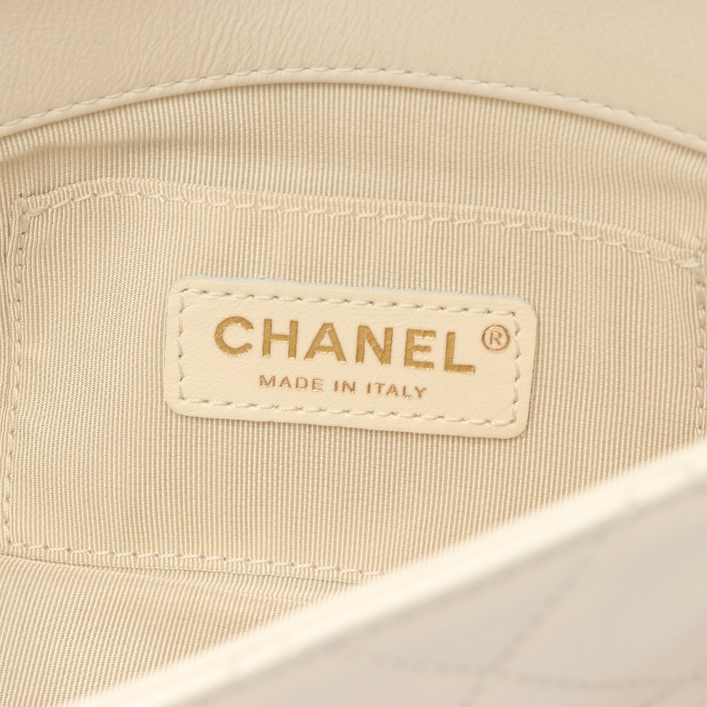 マトラッセ パール チェーンショルダーバッグ レザー オフホワイト ゴールド金具 シャネル バッグ CHANEL