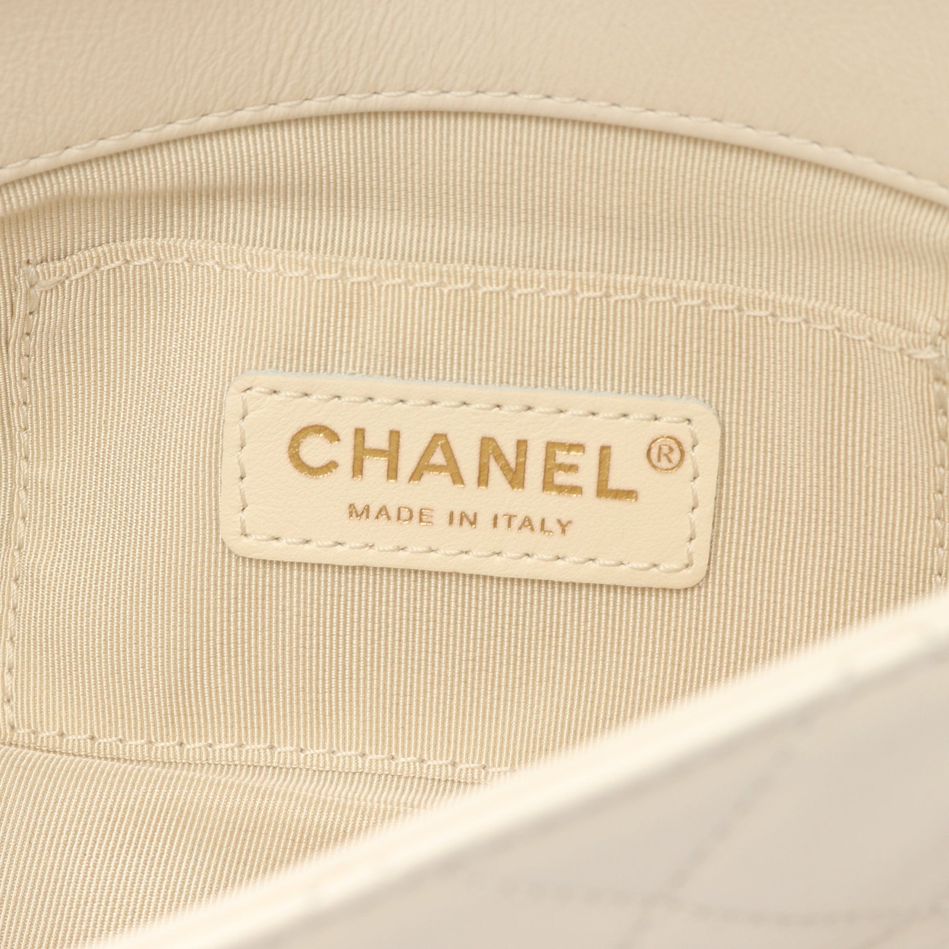 マトラッセ パール チェーンショルダーバッグ レザー オフホワイト ゴールド金具 シャネル バッグ CHANEL