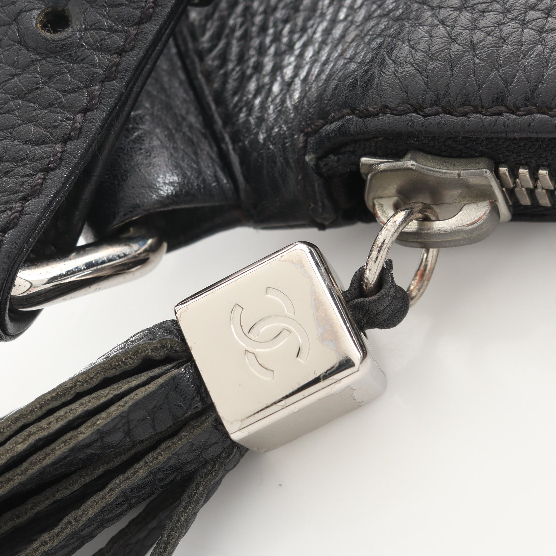 ロゴ フリンジ ショルダーバッグ レザー ブラック シルバー金具 シャネル バッグ CHANEL