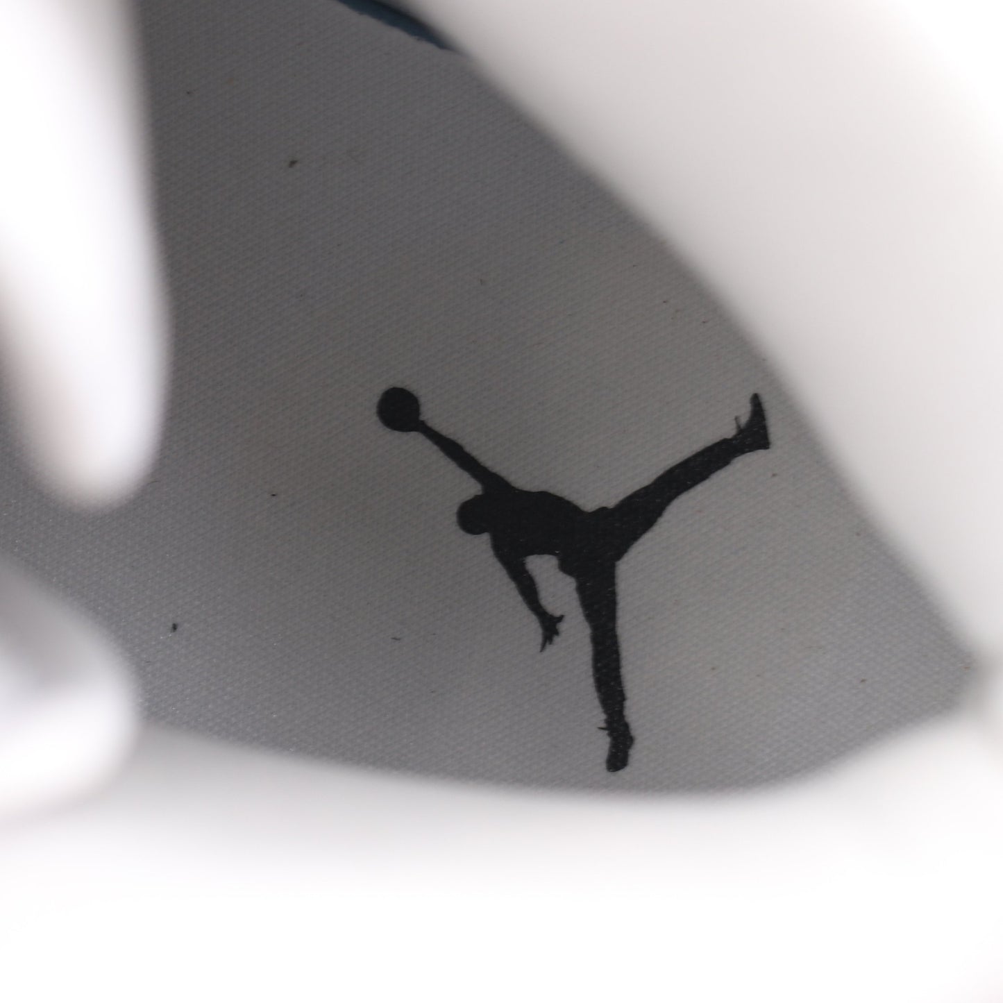 AIR JORDAN 1 MID パイソン型押し ハイカットスニーカー レザー ホワイト ナイキ