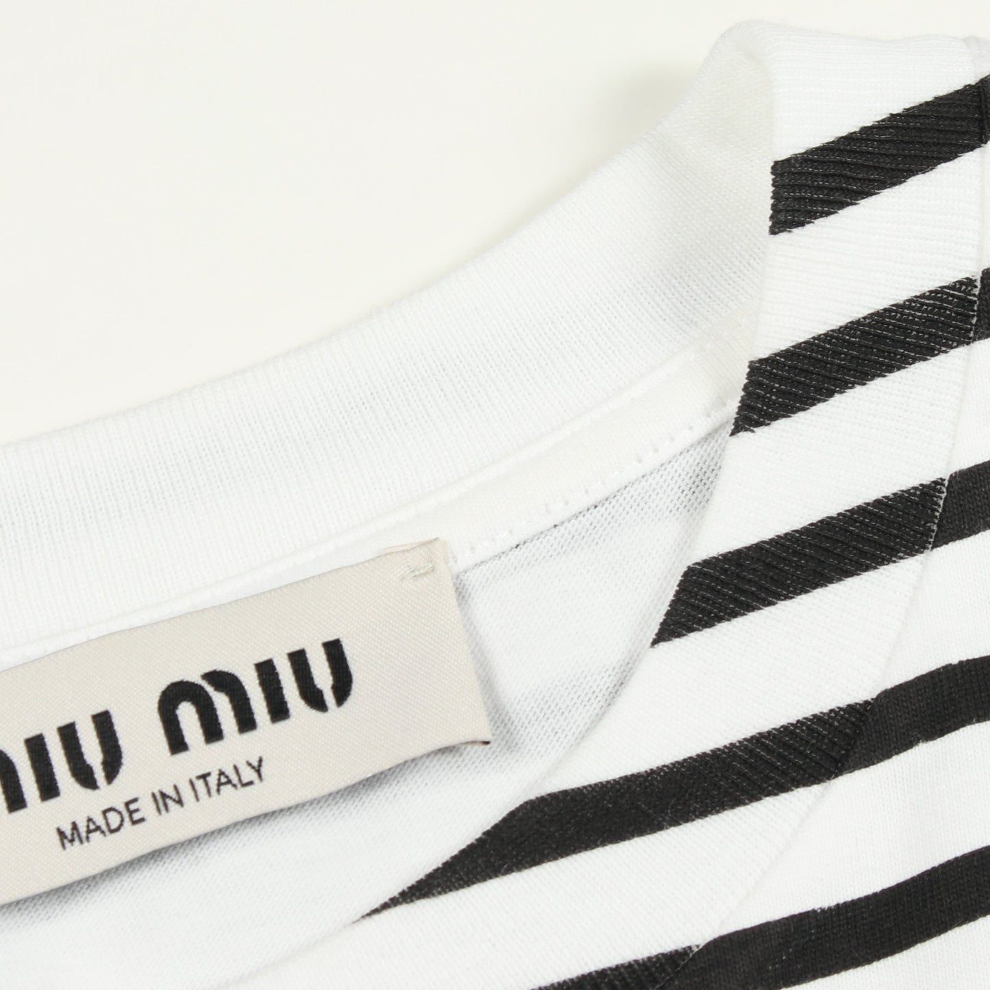 ボーダー クロップド 半袖Tシャツ コットン ホワイト ブラック ミュウミュウ トップス miu miu