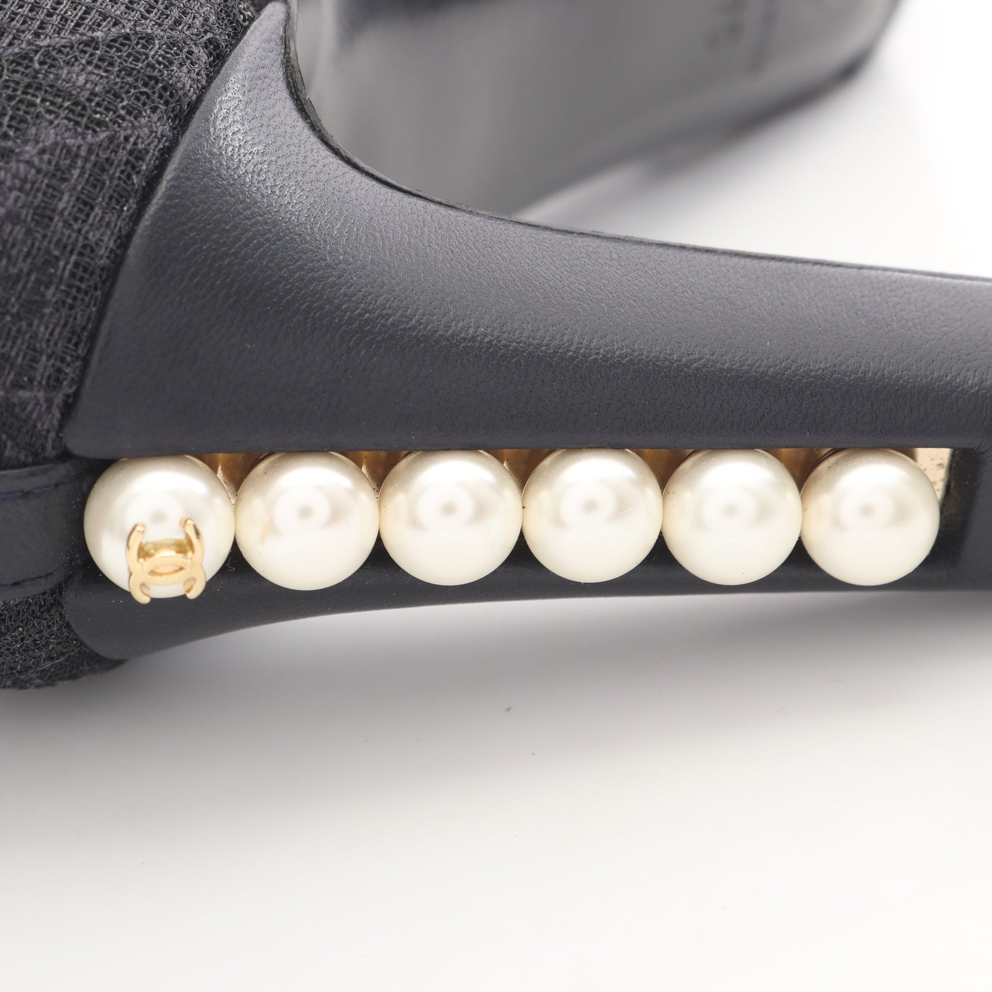ココマーク オープントゥ レース パンプス ファブリック フェイクパール ブラック シャネル シューズ CHANEL