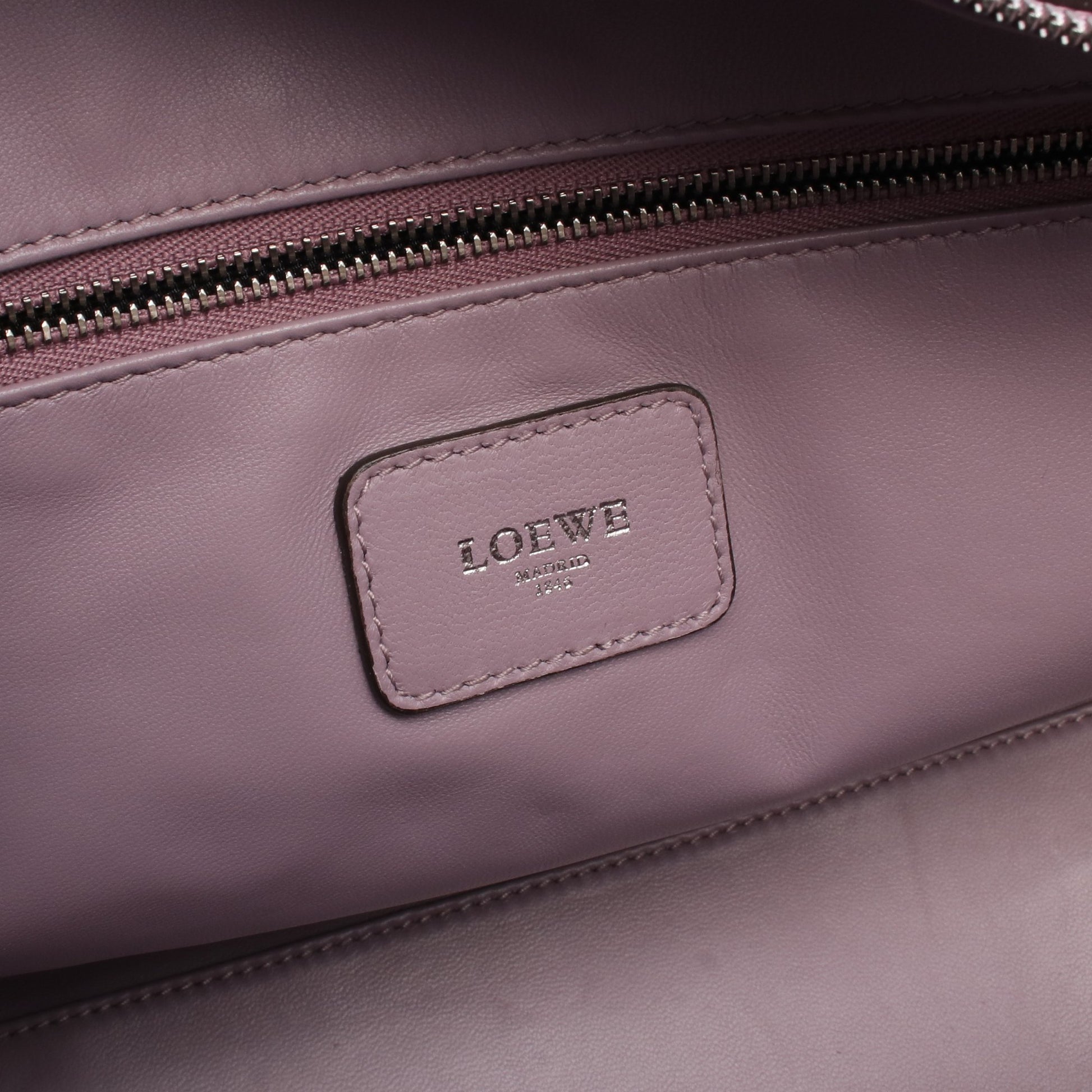 アマソナ35 ハンドバッグ レザー ライトパープル パープル ピンク ロエベ バッグ LOEWE