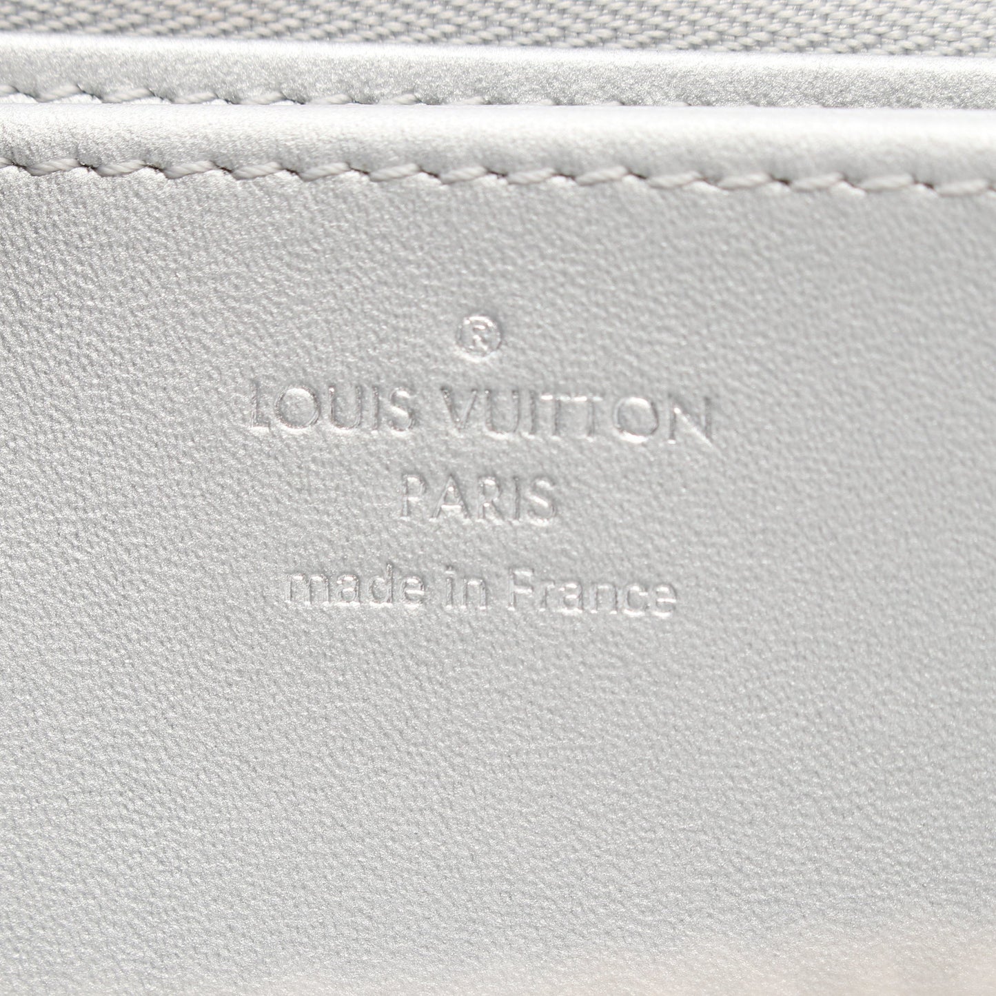 ジッピーウォレット モノグラムクッサン ラウンドファスナー長財布 レザー ホワイト ルイヴィトン 財布・小物 LOUIS VUITTON