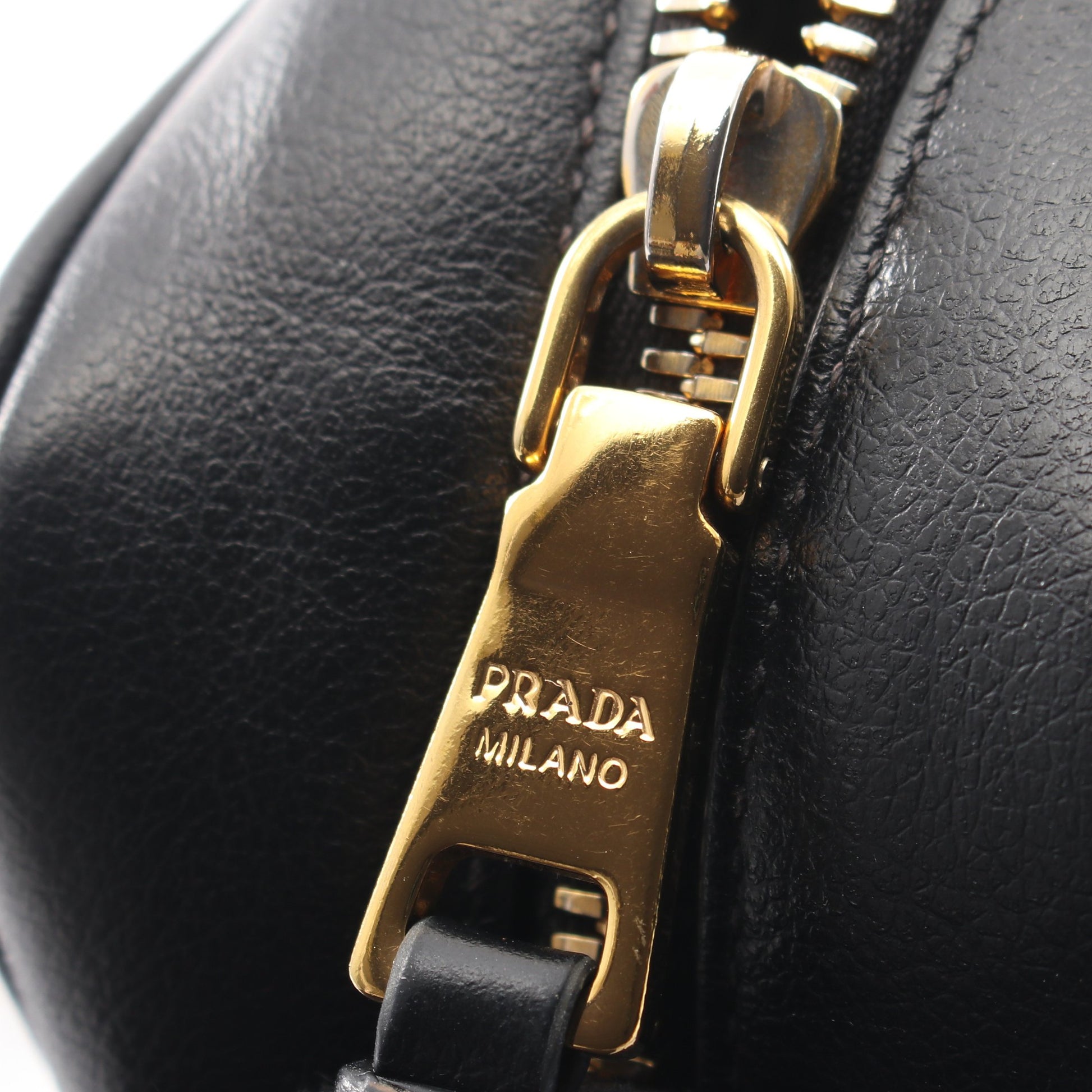 ショルダーバッグ レザー ブラック プラダ バッグ PRADA