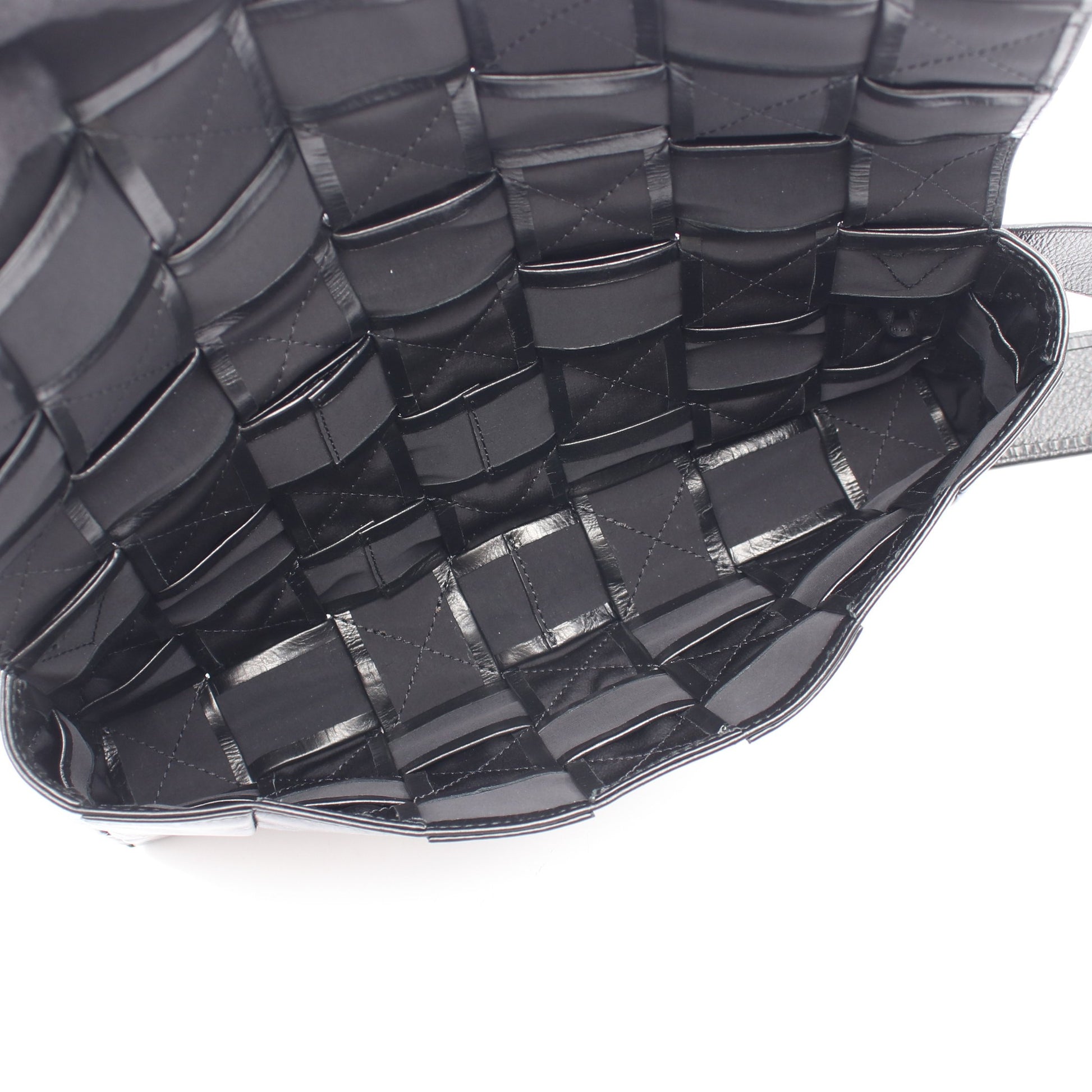 カセット マキシイントレチャート ウエストバッグ ボディバッグ レザー ブラック ボッテガヴェネタ バッグ BOTTEGA VENETA
