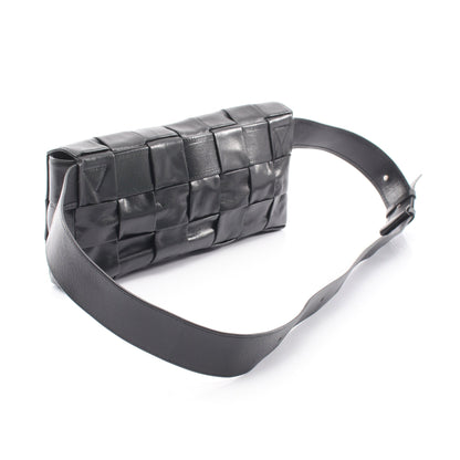 カセット マキシイントレチャート ウエストバッグ ボディバッグ レザー ブラック ボッテガヴェネタ バッグ BOTTEGA VENETA