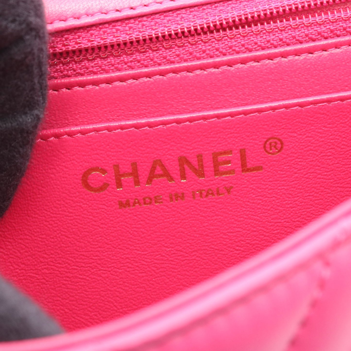シェブロン Vステッチ ミニ チェーンショルダーバッグ レザー ピンク ゴールド金具 シャネル バッグ CHANEL